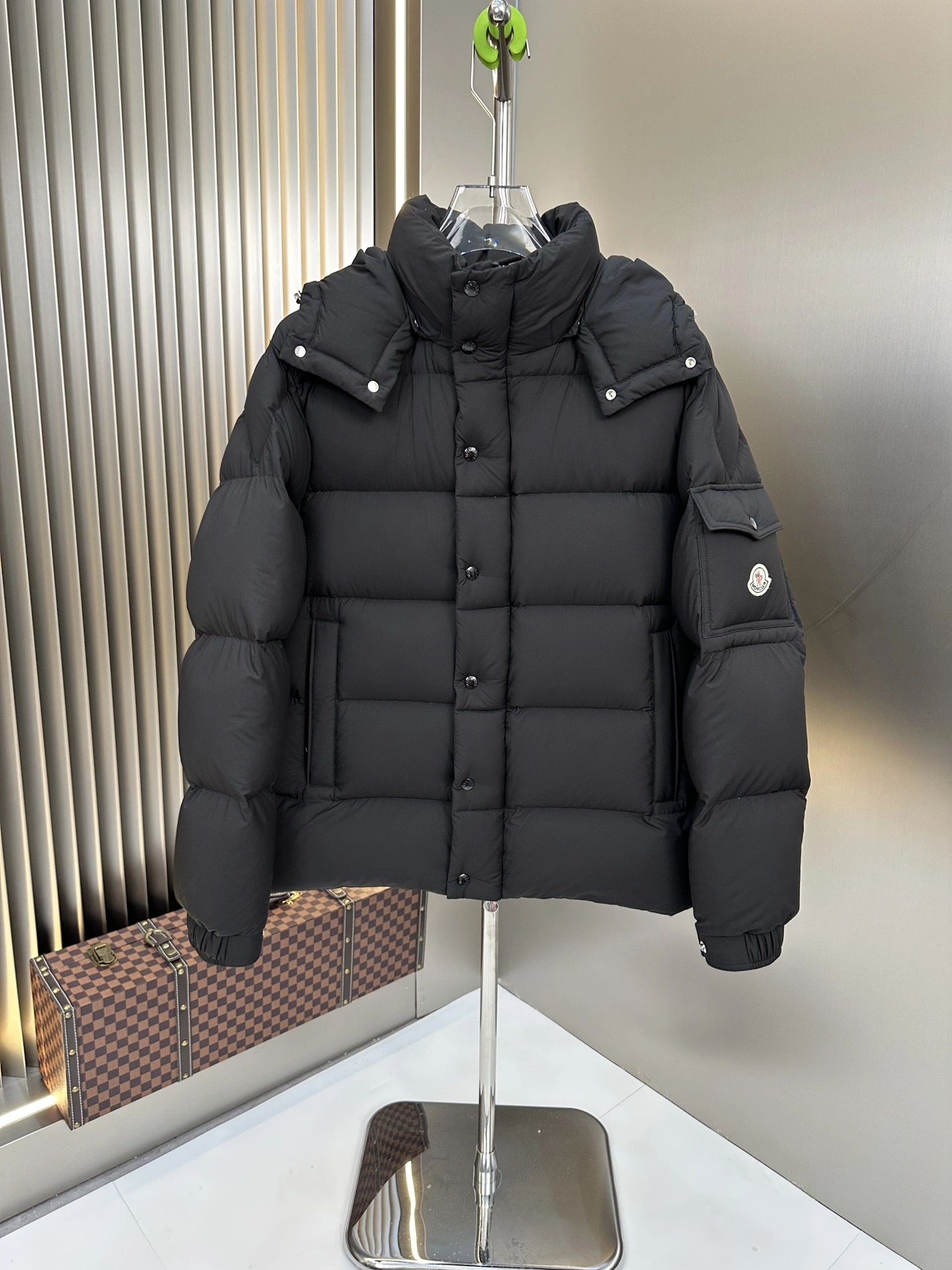 Moncler Down Jackets Durable 146173