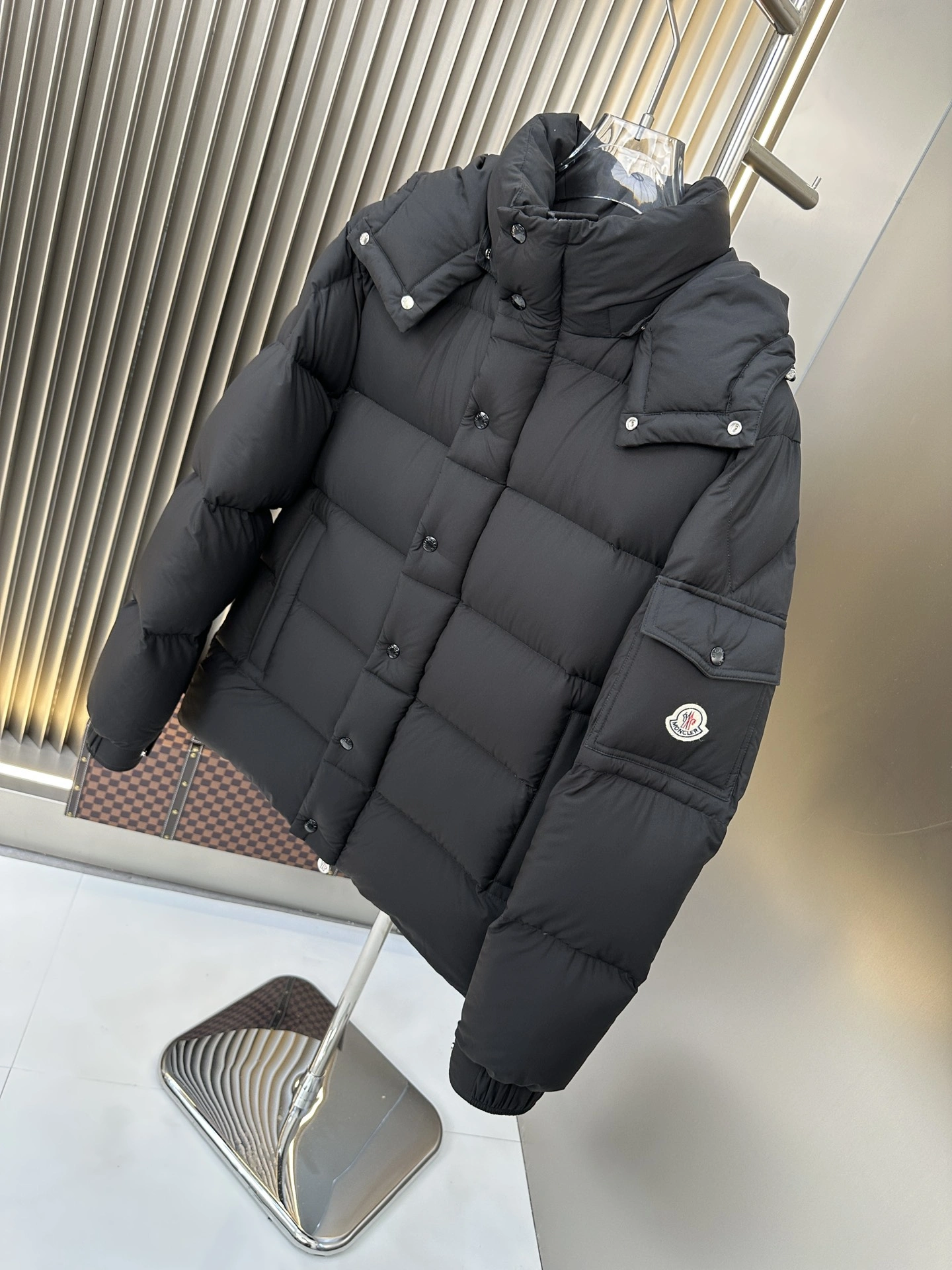 Moncler Down Jackets Durable 146173