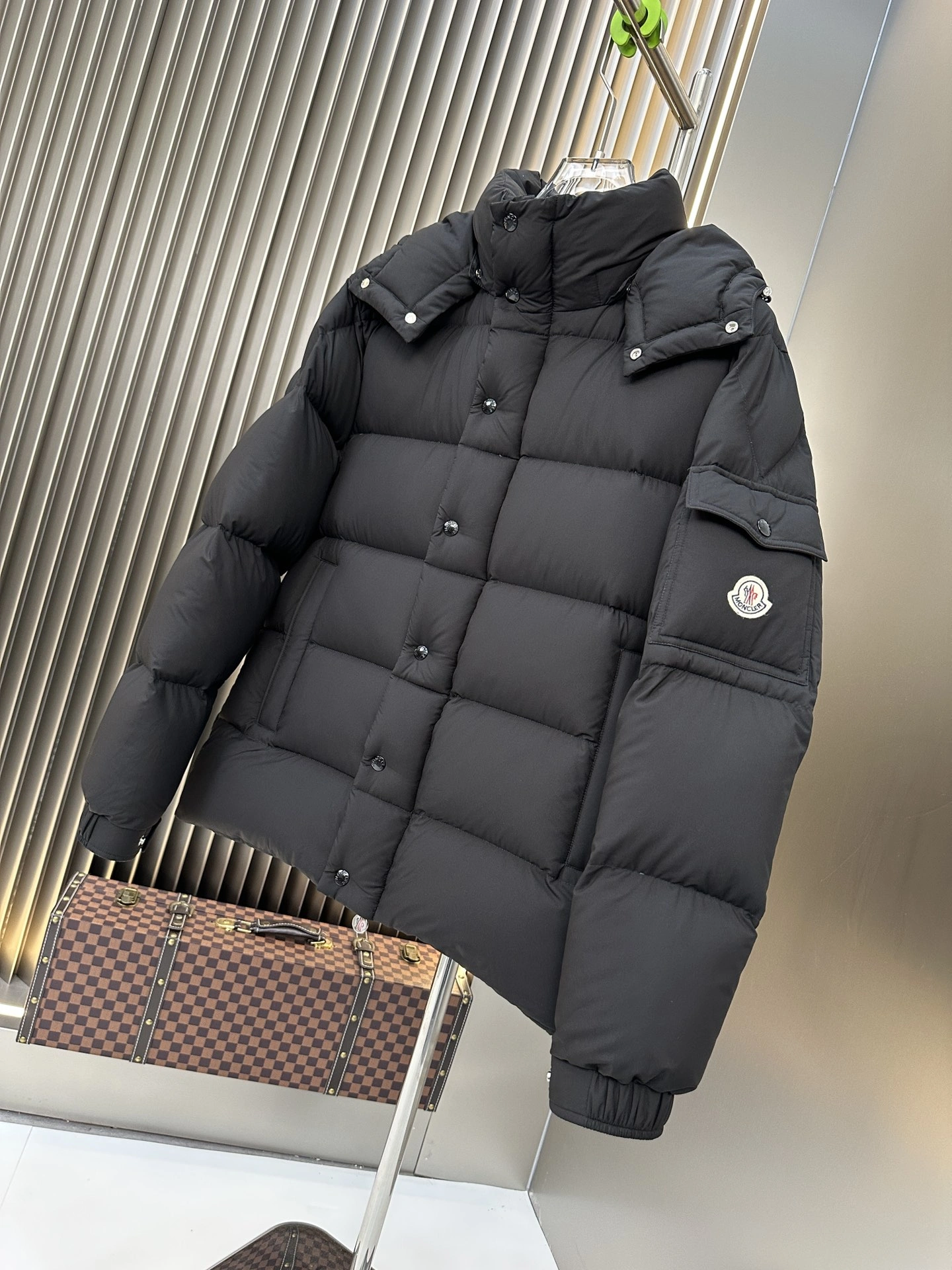Moncler Down Jackets Durable 146173