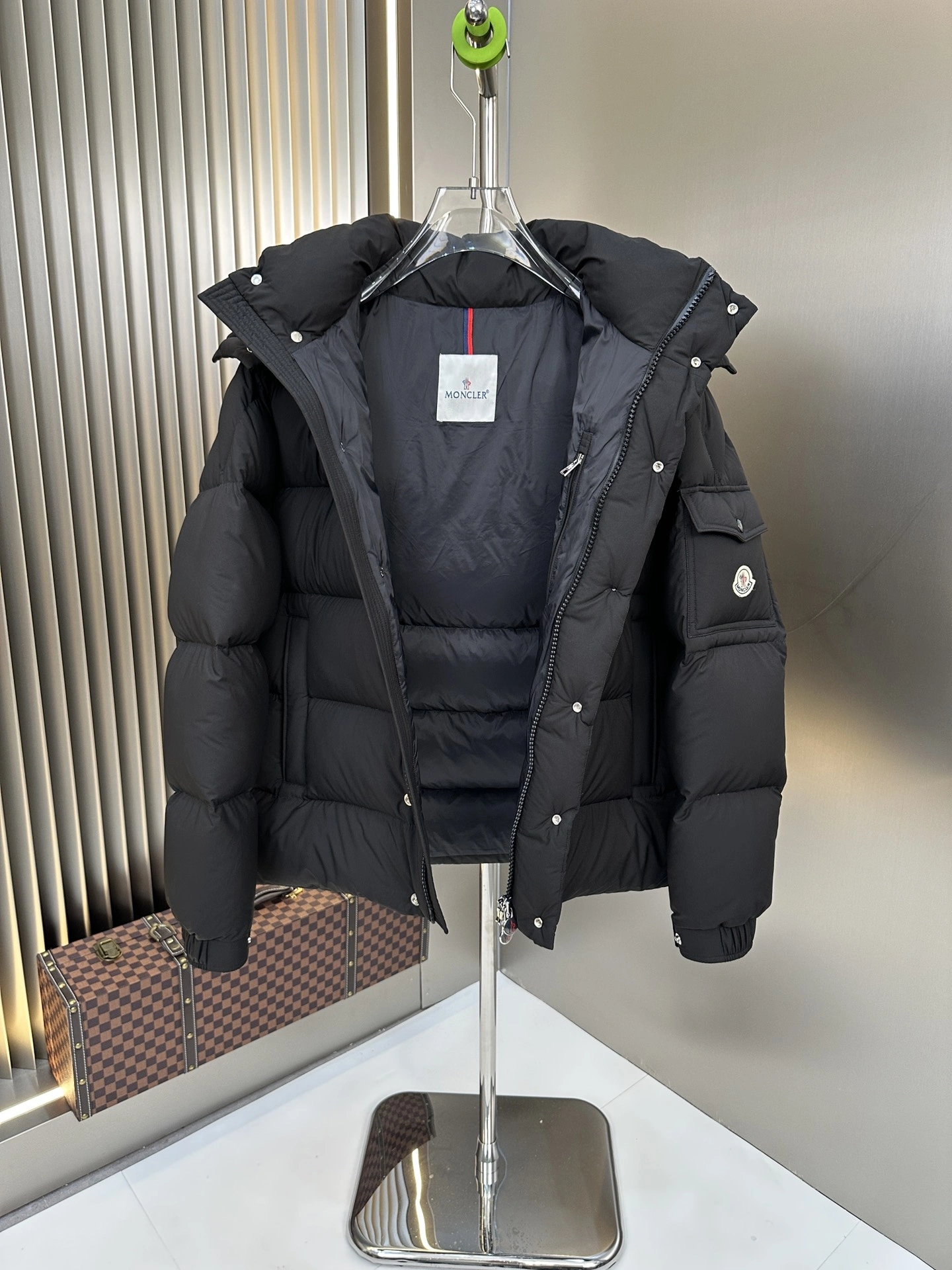 Moncler Down Jackets Durable 146173