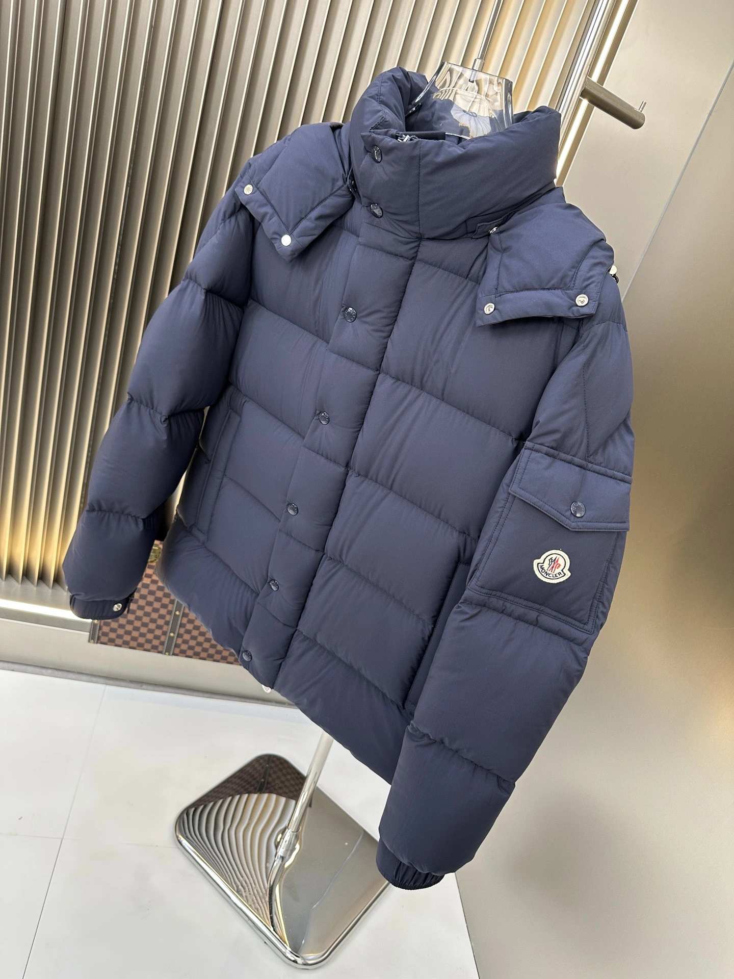 Moncler Down Jackets Neat 146174