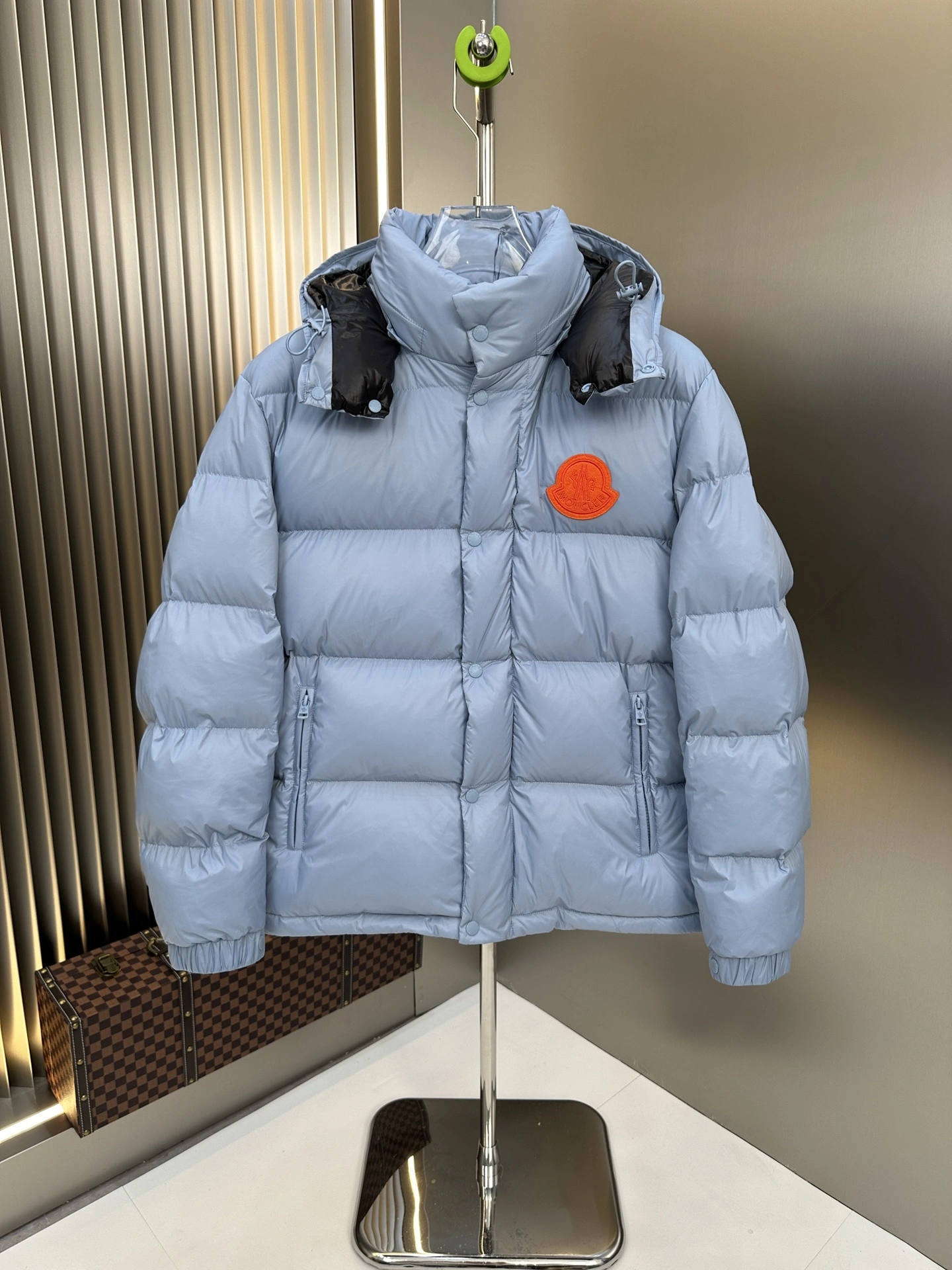 Sporty Moncler Down Jackets 146171