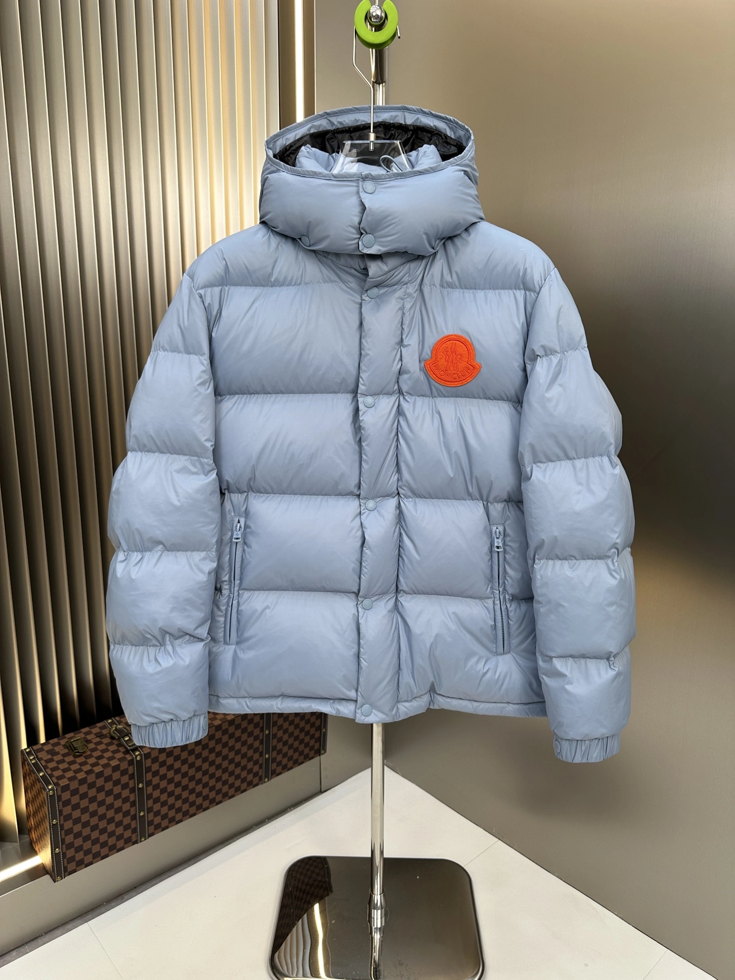Sporty Moncler Down Jackets 146171