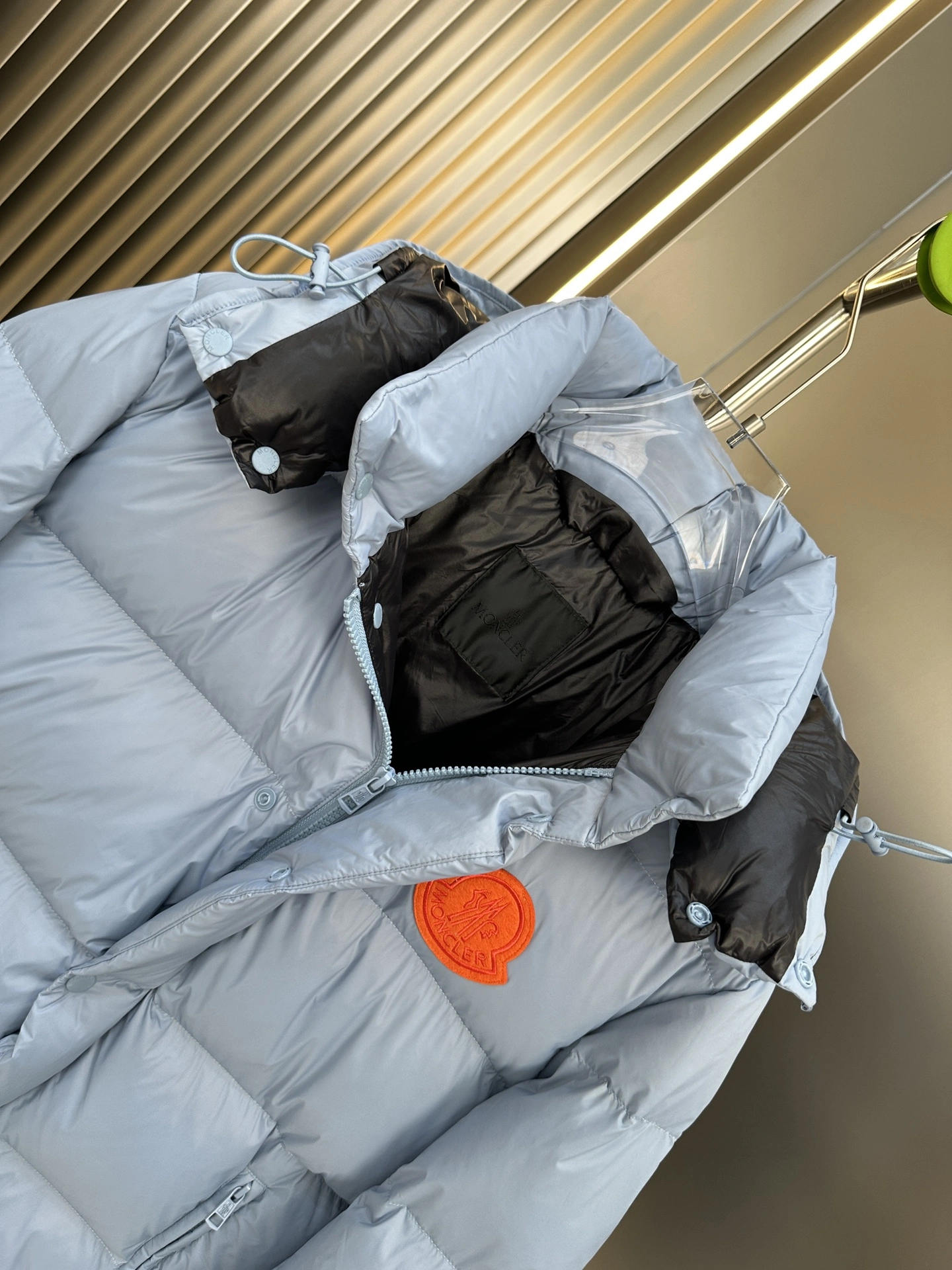 Sporty Moncler Down Jackets 146171