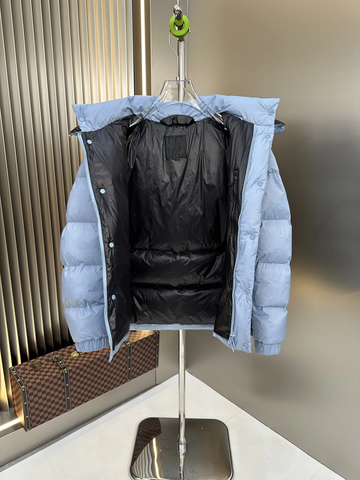 Sporty Moncler Down Jackets 146171