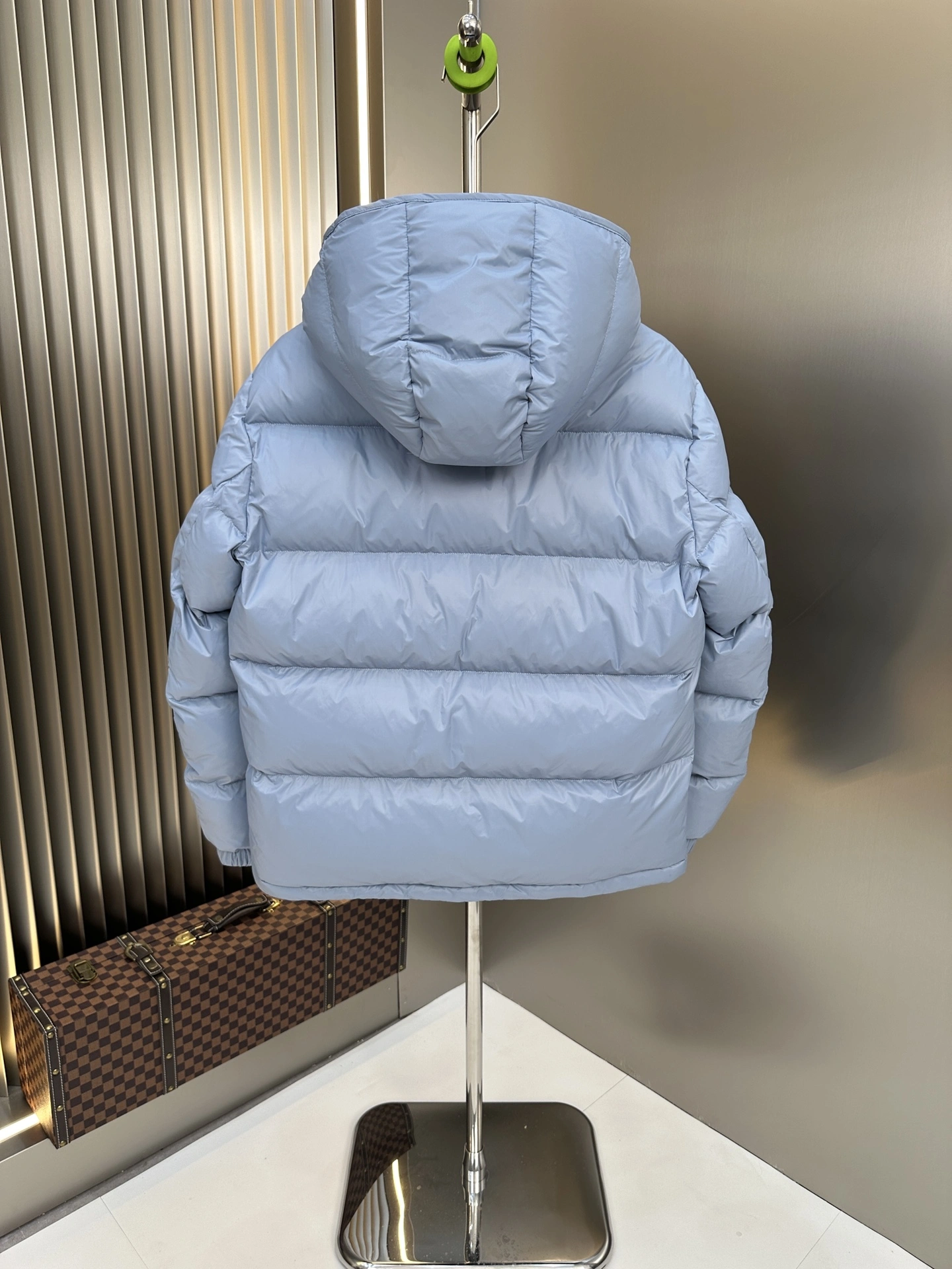 Sporty Moncler Down Jackets 146171