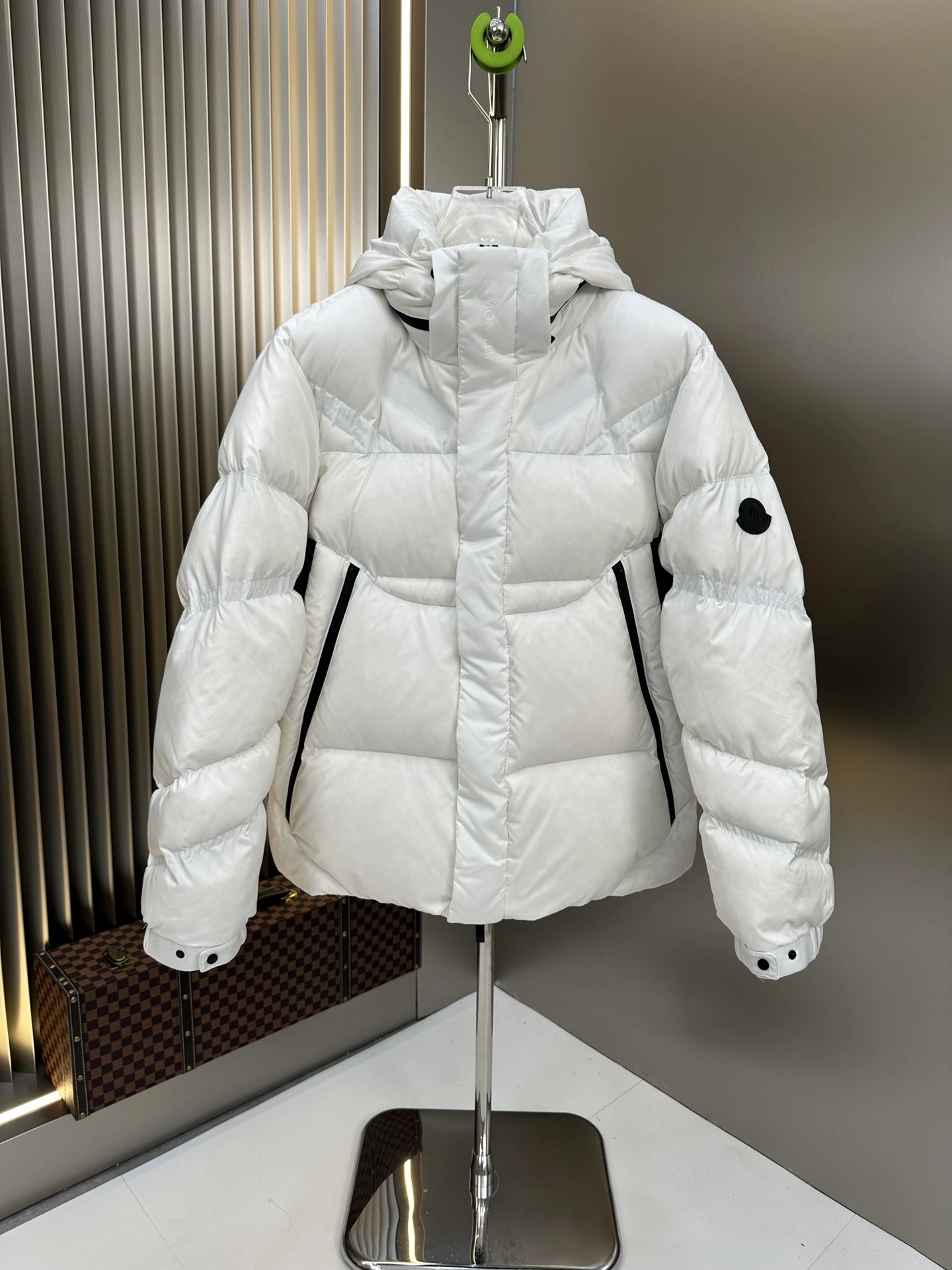 GoAnywhere Moncler Down Jackets 146182