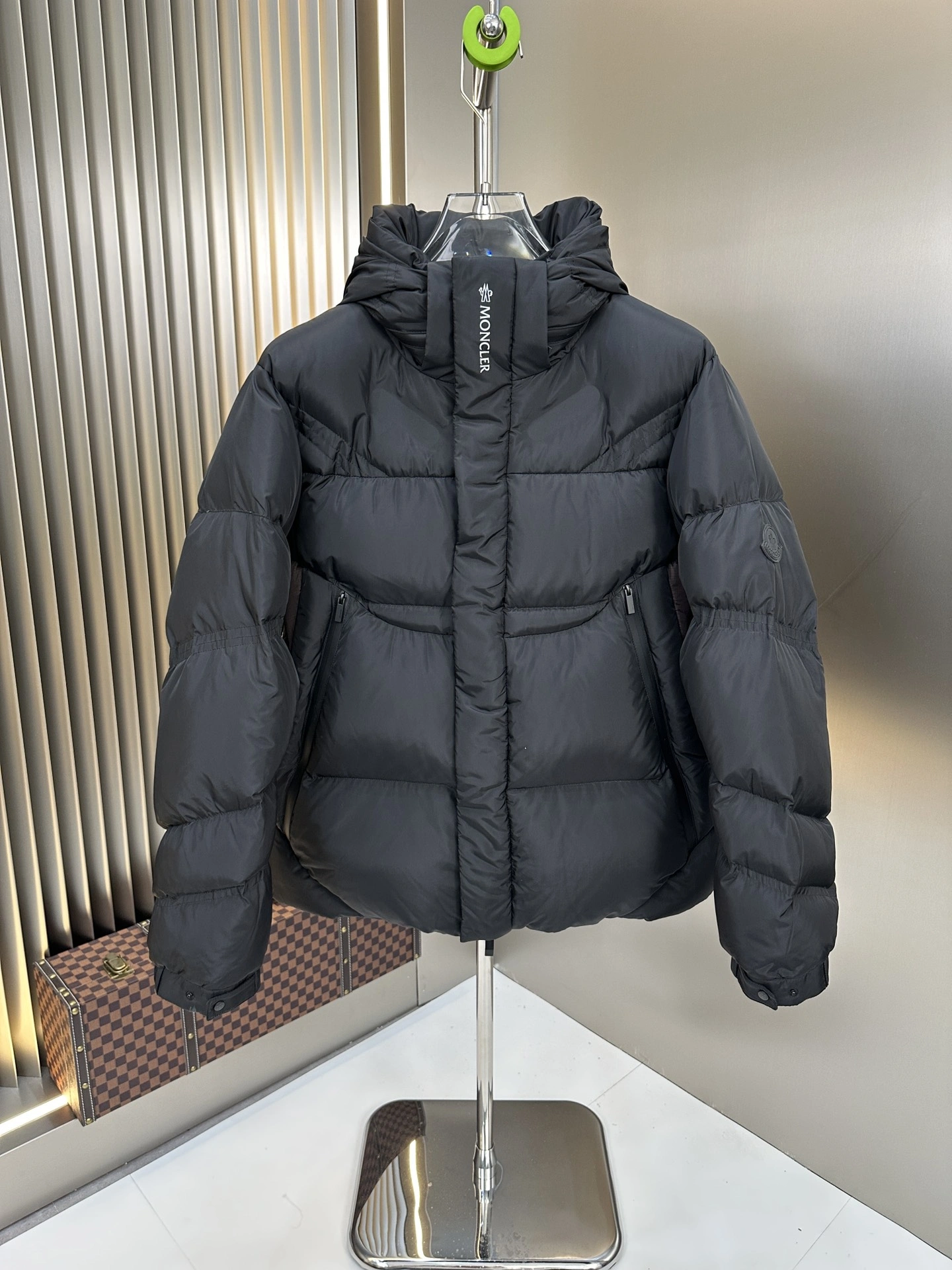 Moncler Down Jackets Unisex 146163