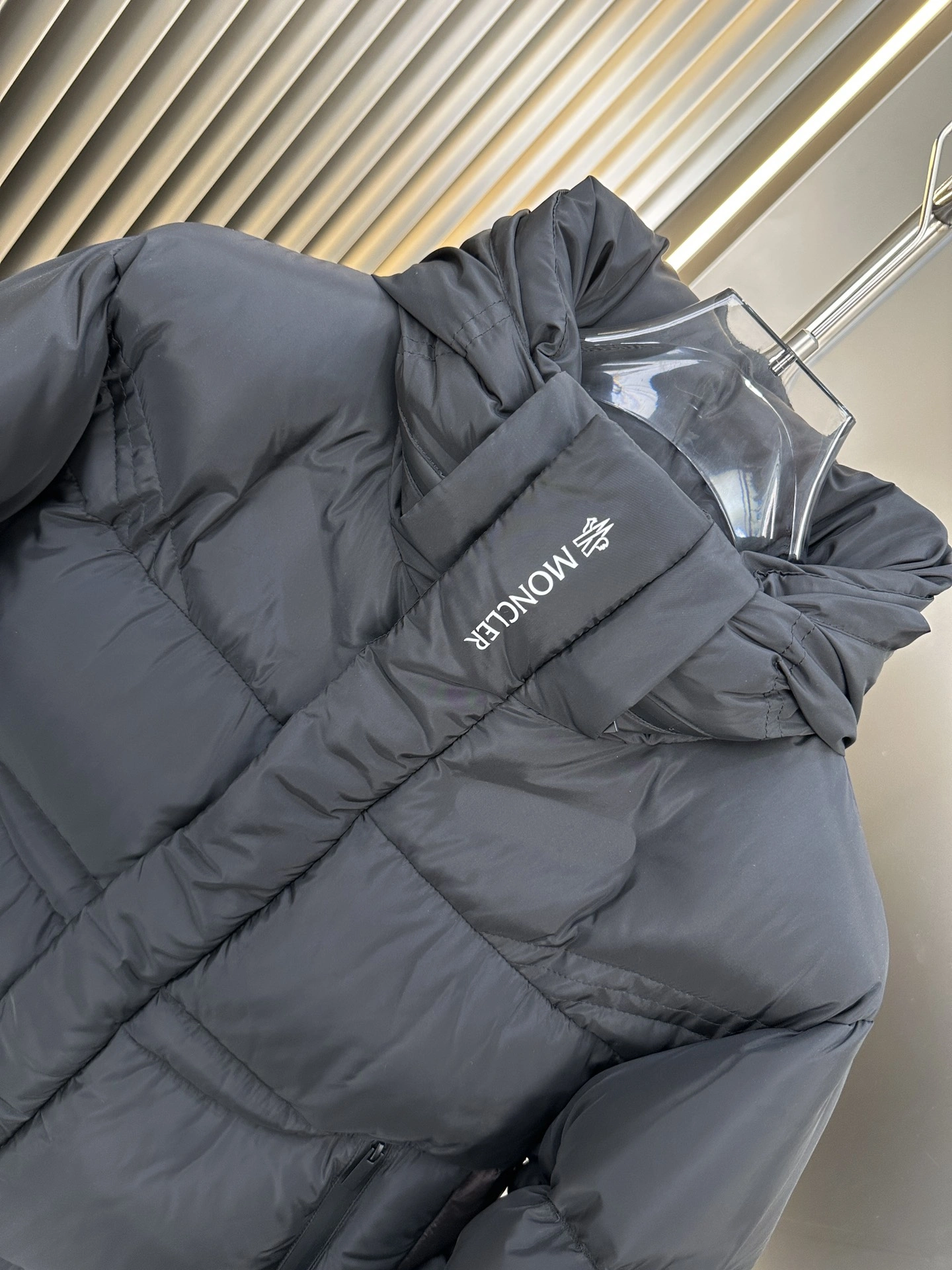 Moncler Down Jackets Unisex 146163