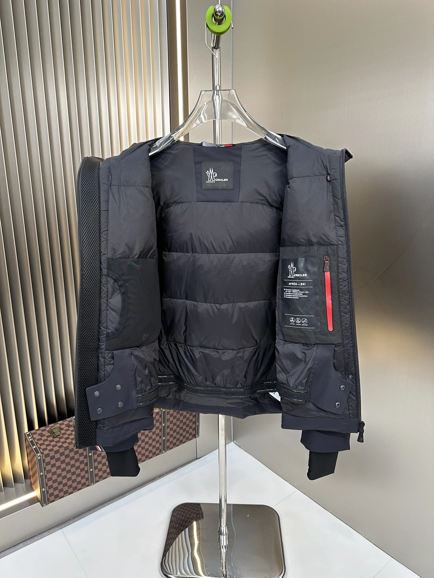 MoistureWicking Moncler Down Jackets 146185