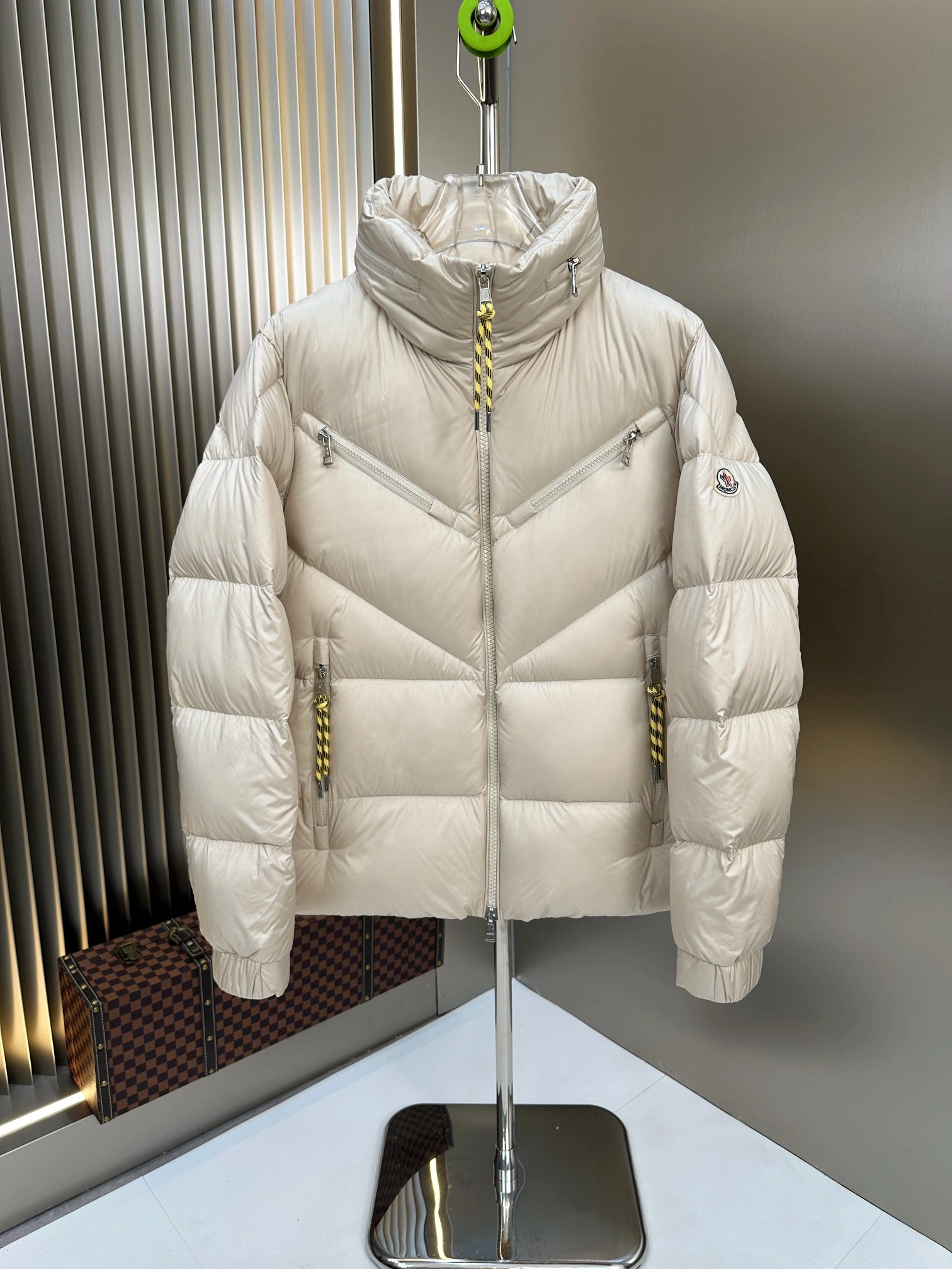 OdorResistant Moncler Down Jackets 146168