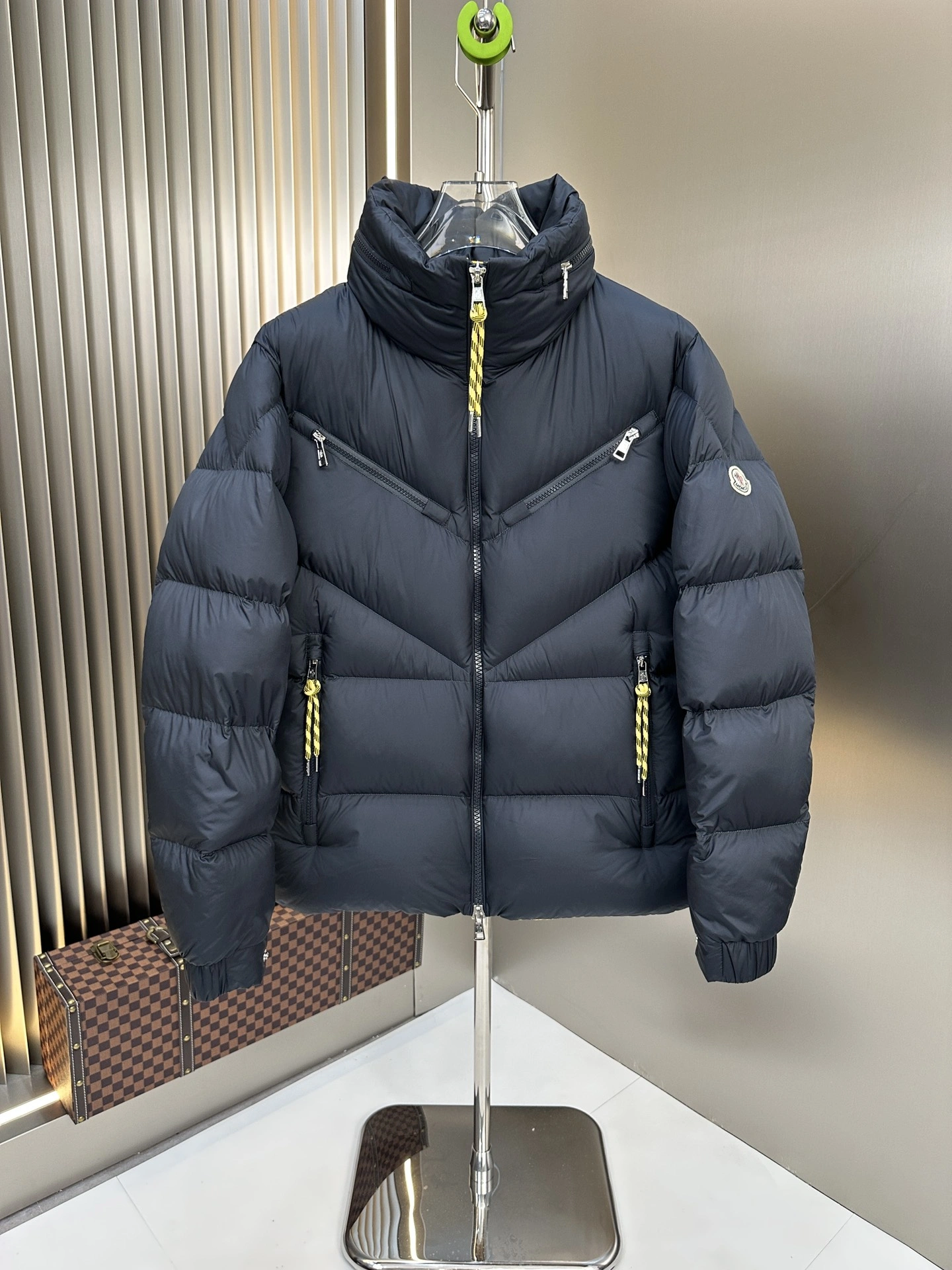 OdorResistant Moncler Down Jackets 146168