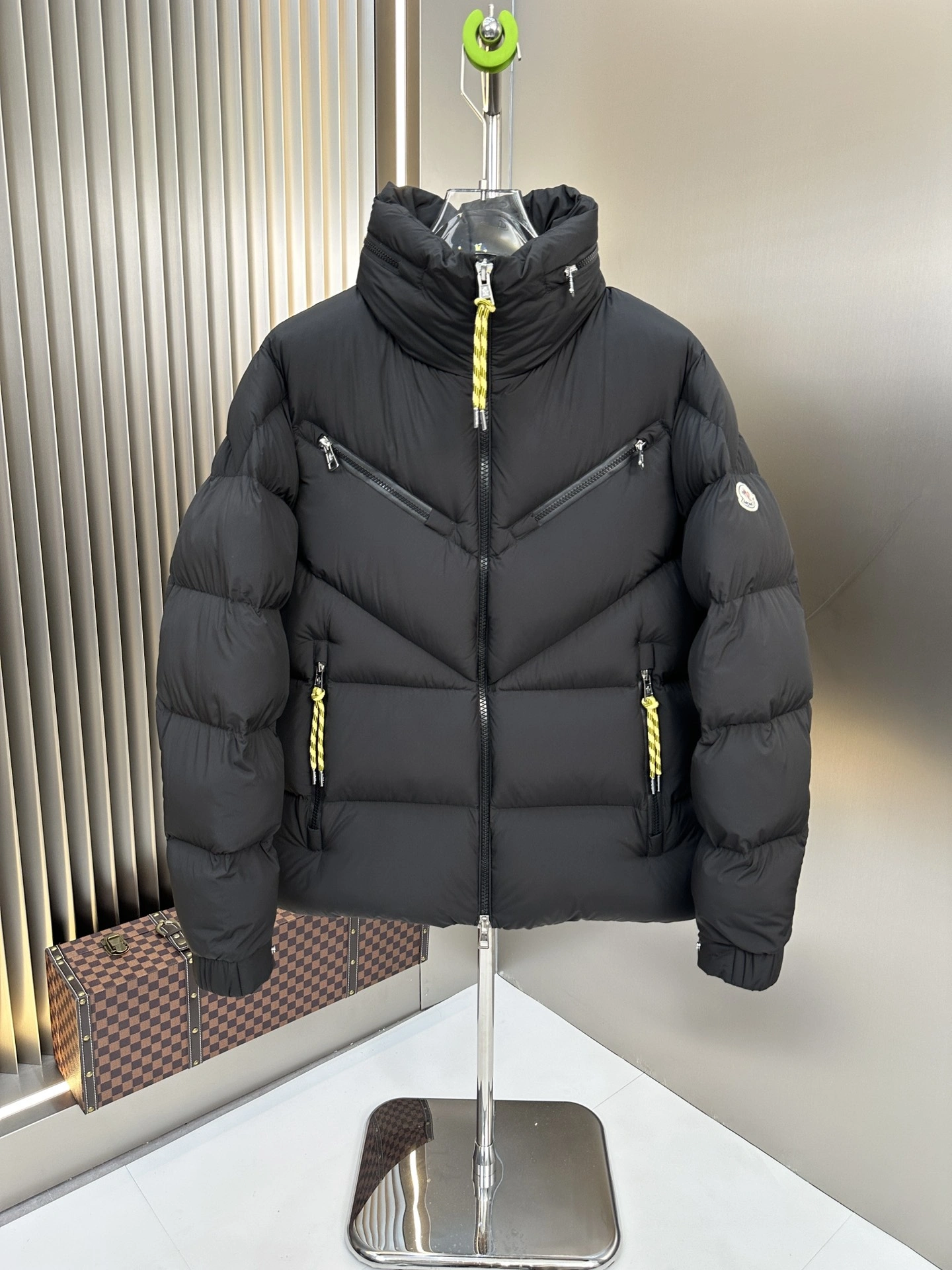 OdorResistant Moncler Down Jackets 146168