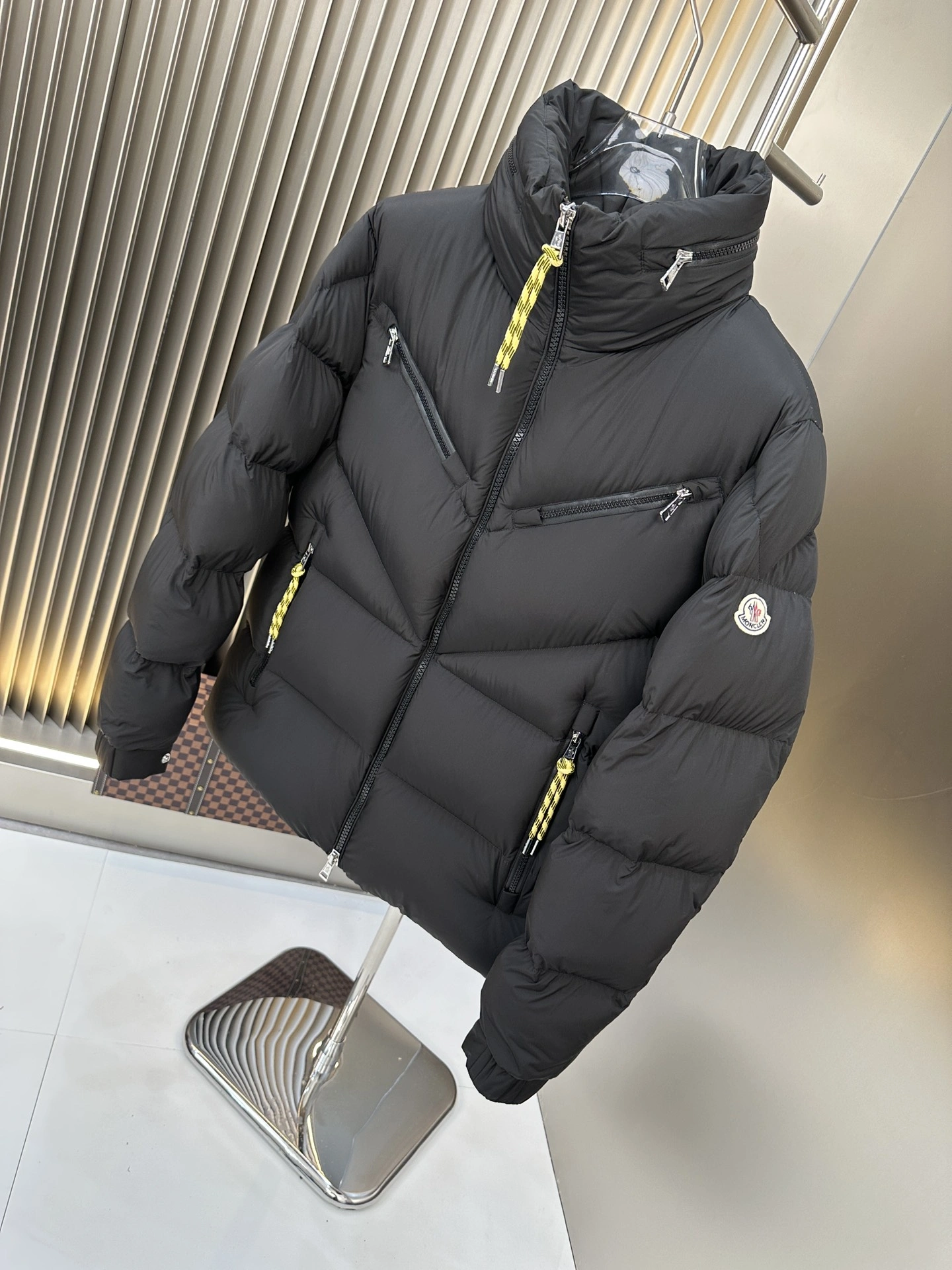 OdorResistant Moncler Down Jackets 146168