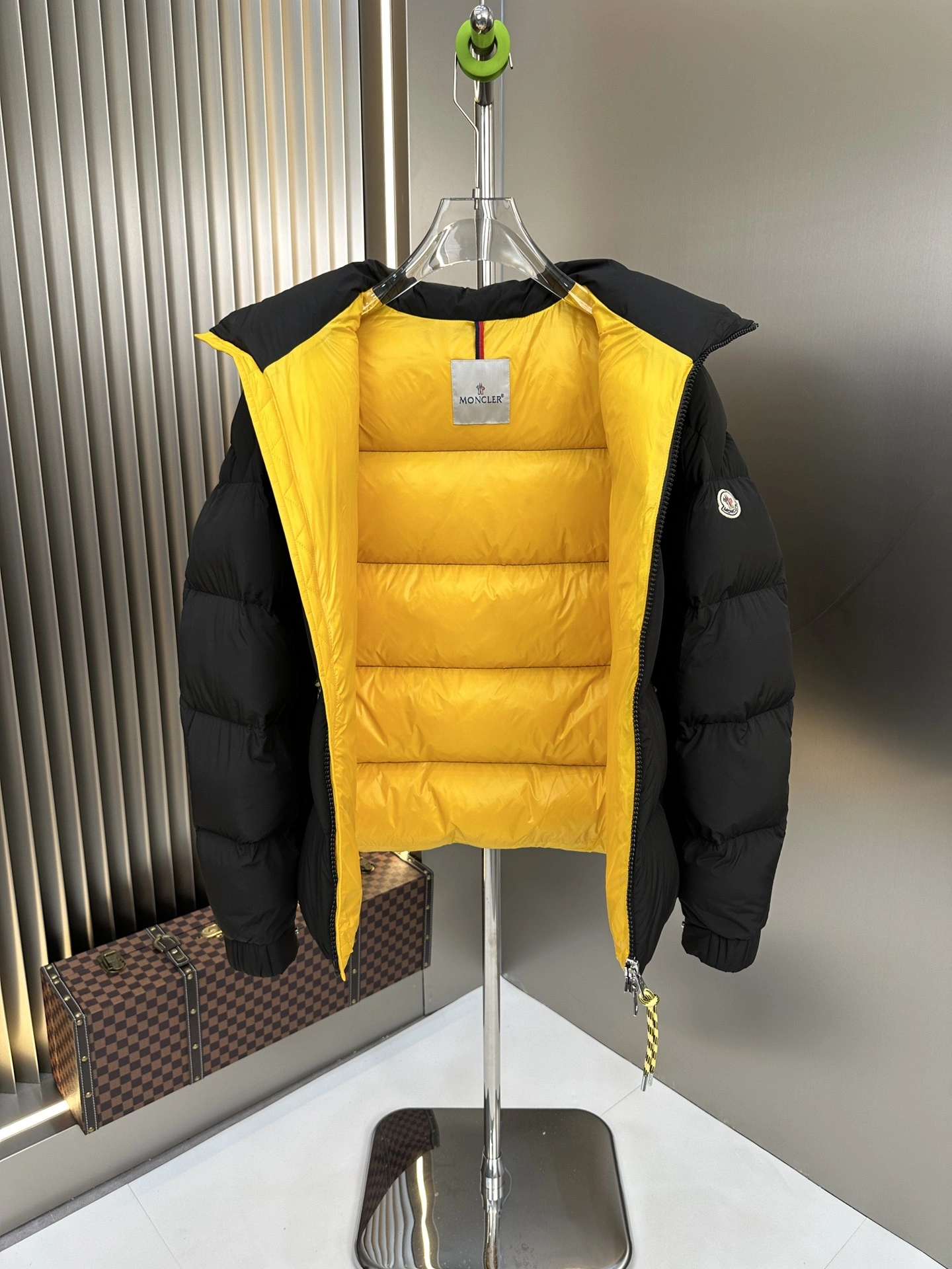 OdorResistant Moncler Down Jackets 146168