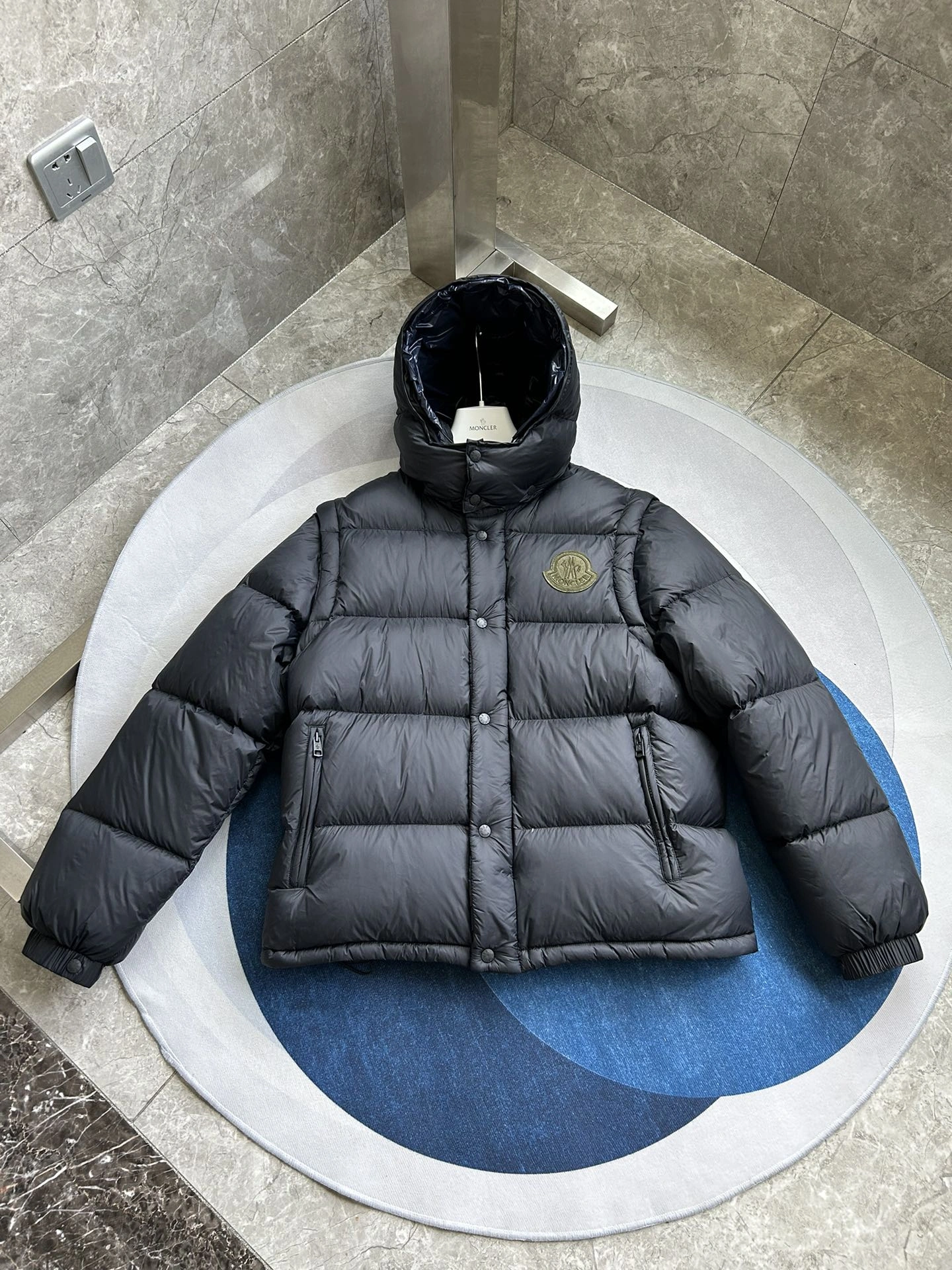 Moncler Down Jackets Minimalist 146177