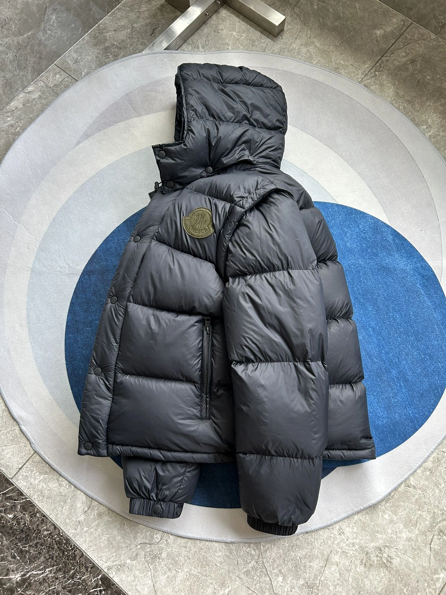 Moncler Down Jackets Minimalist 146177