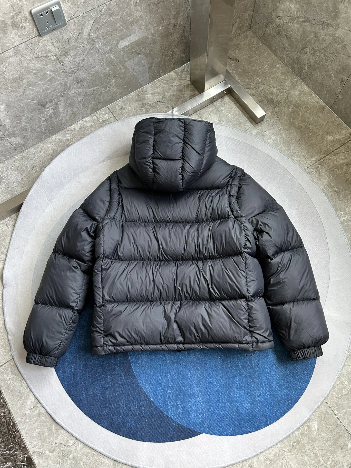 Moncler Down Jackets Minimalist 146177