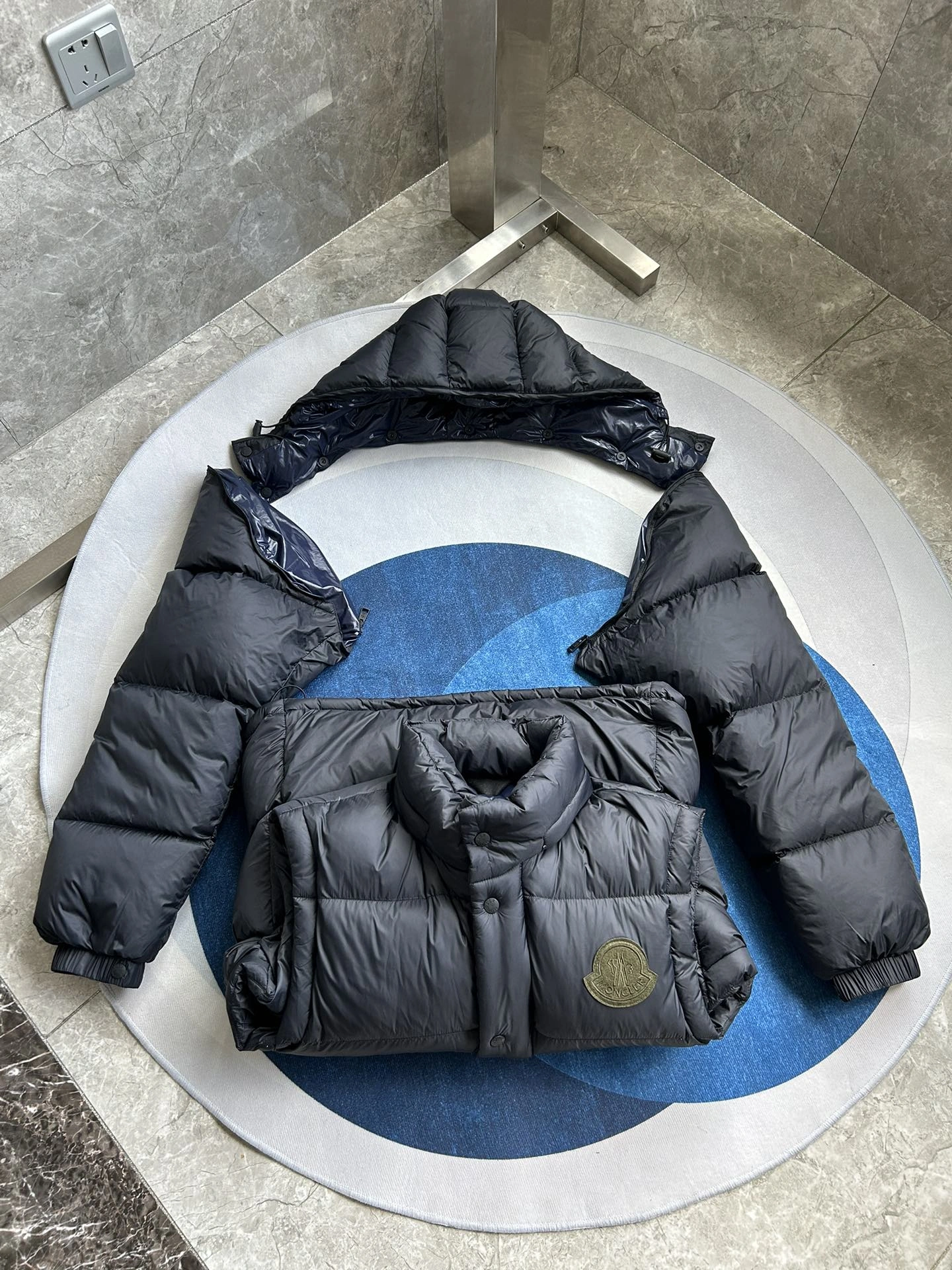 Moncler Down Jackets Minimalist 146177