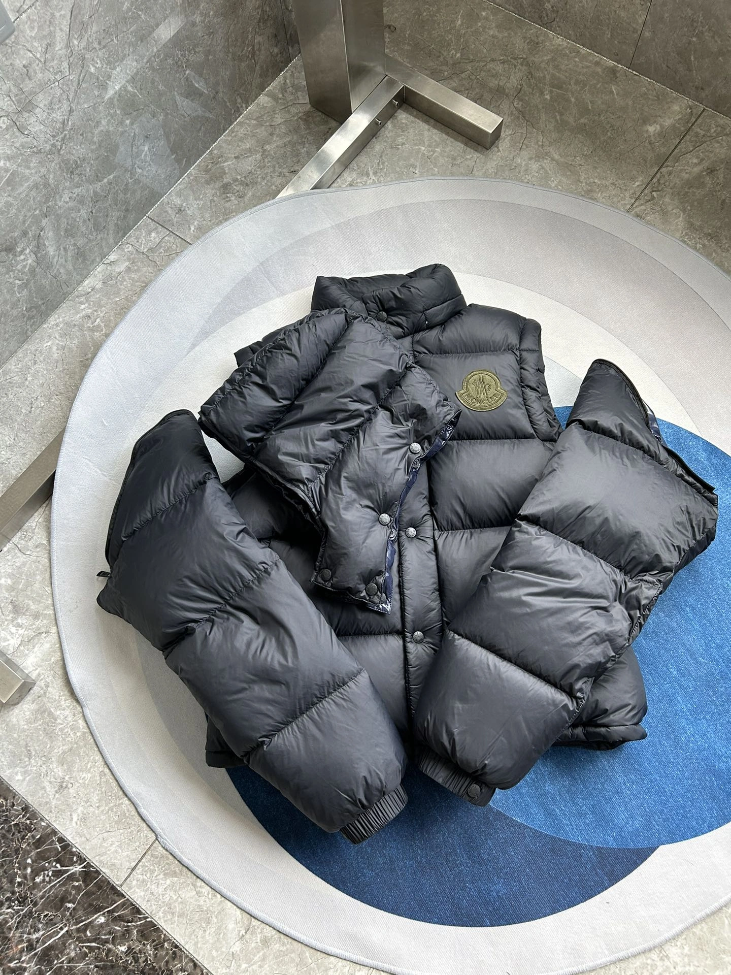 Moncler Down Jackets Minimalist 146177