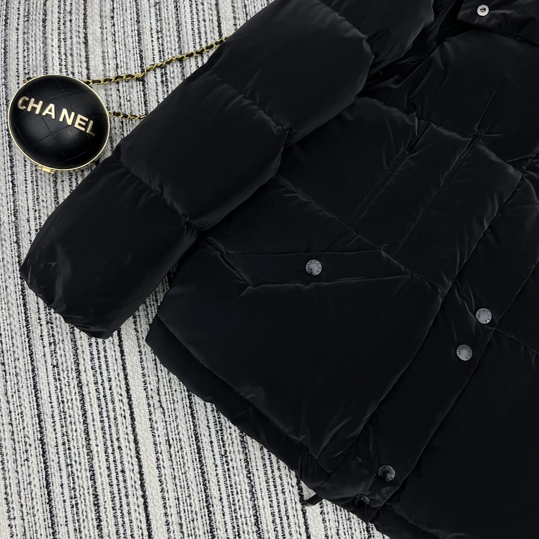 Moncler Down Jackets Compact 146231