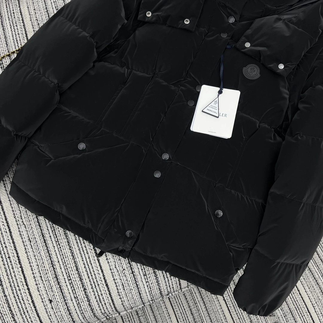 Moncler Down Jackets Compact 146231
