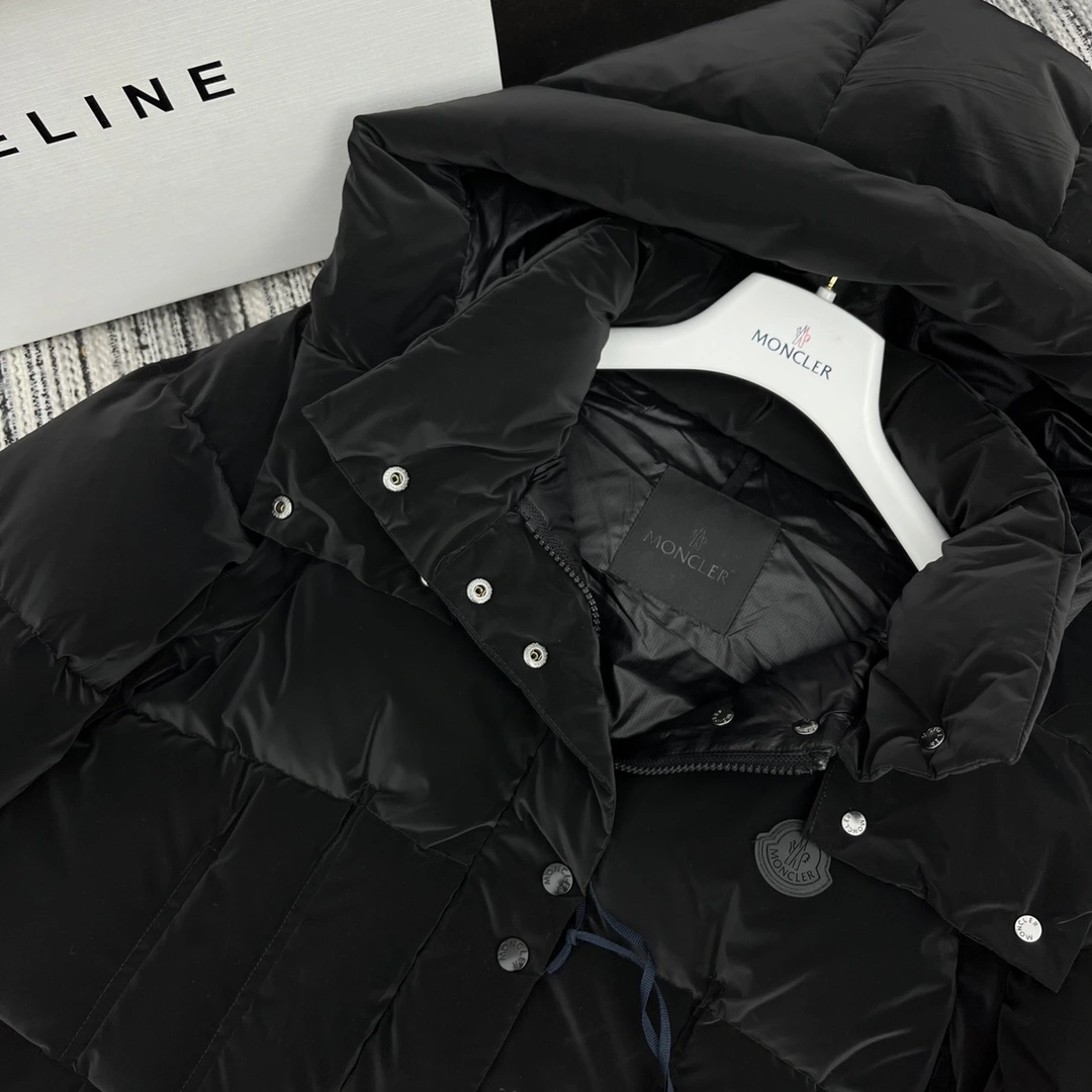 Moncler Down Jackets Compact 146231