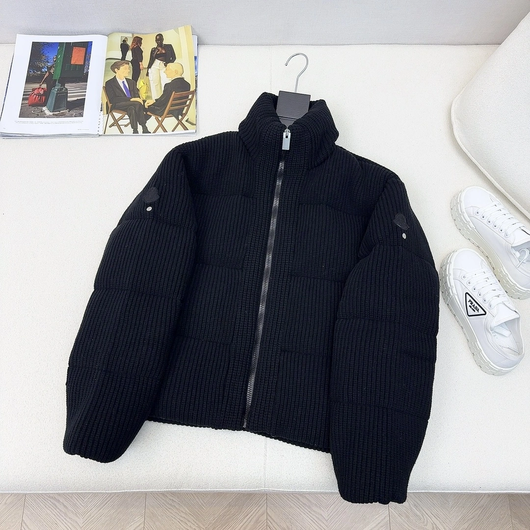 Moncler Down Jackets Supportive 146176