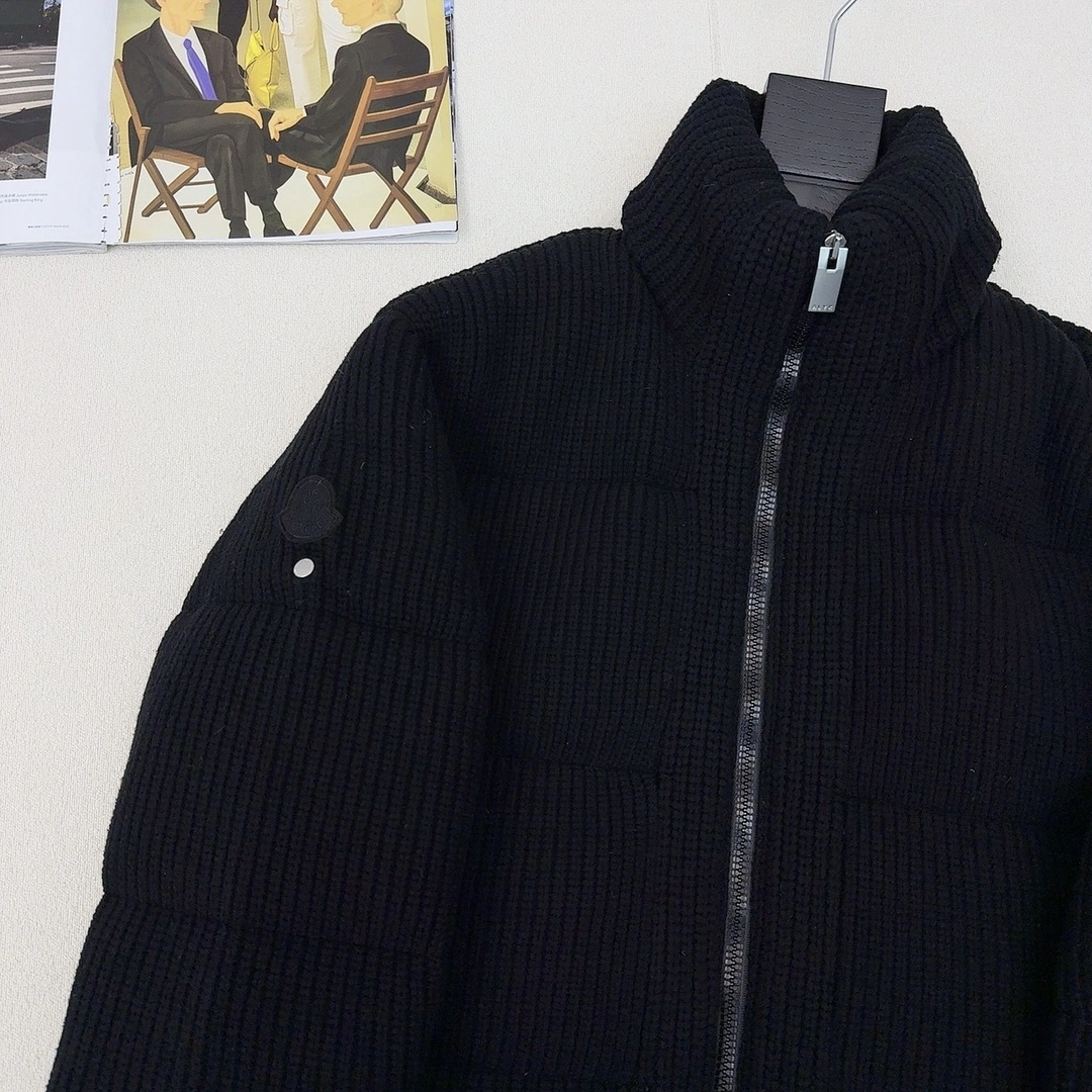 Moncler Down Jackets Supportive 146176
