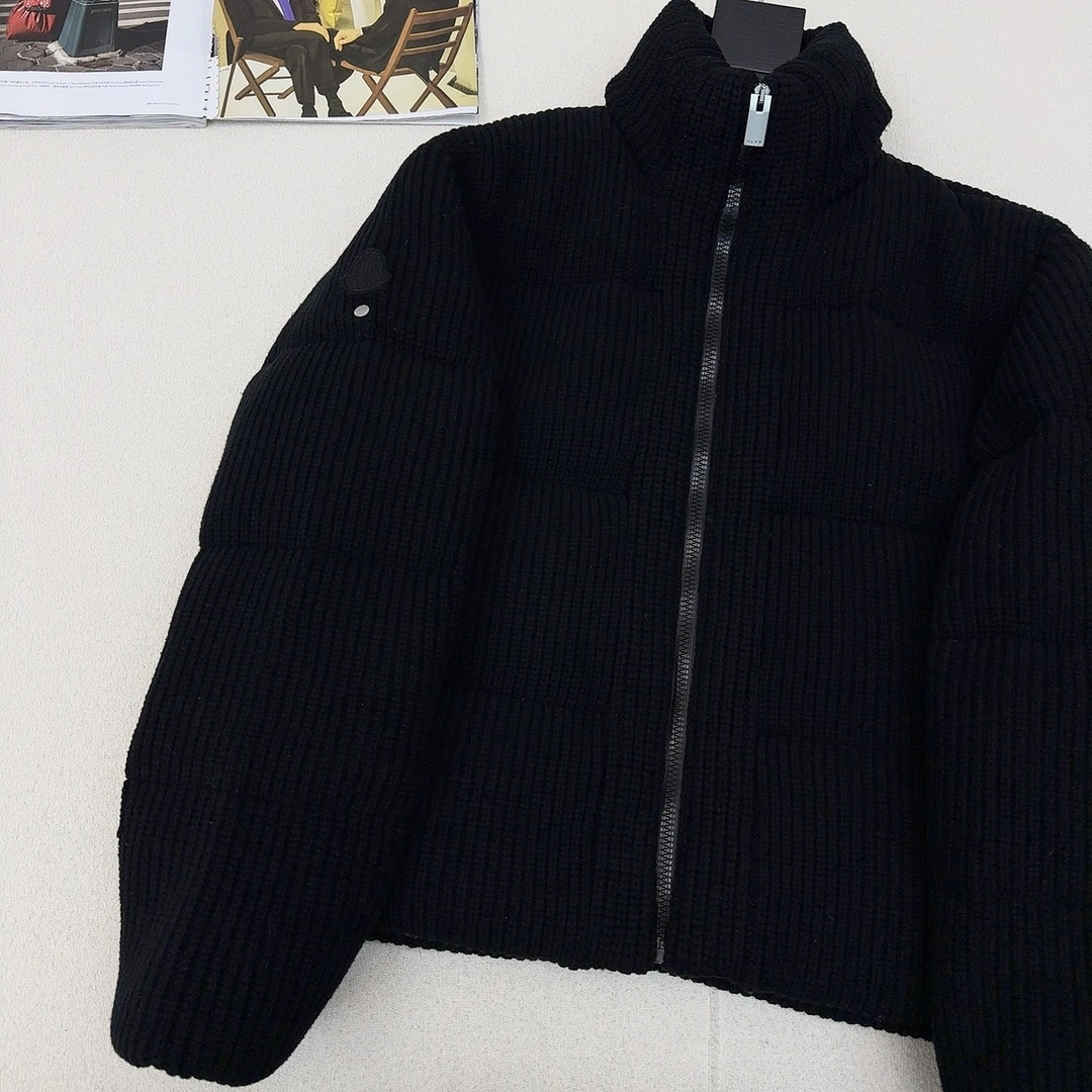 Moncler Down Jackets Supportive 146176
