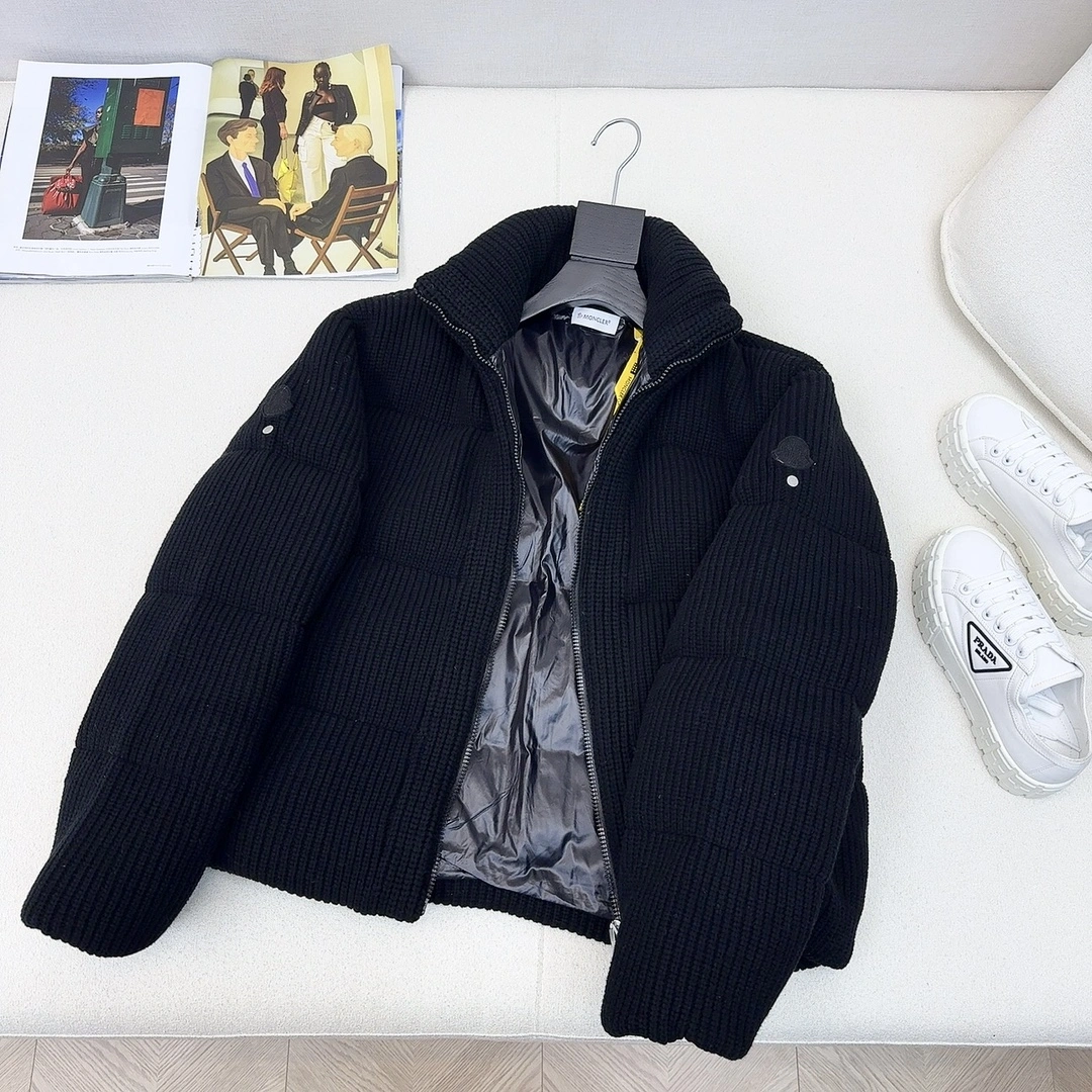 Moncler Down Jackets Supportive 146176