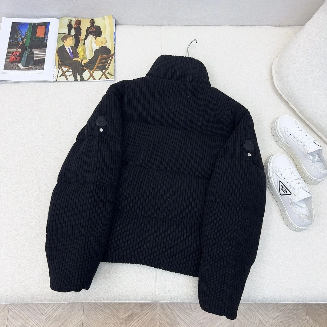 Moncler Down Jackets Supportive 146176