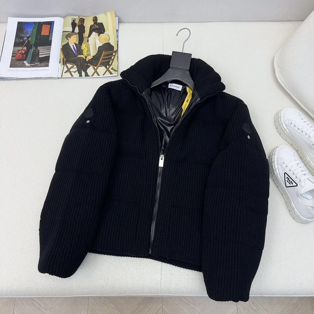 Moncler Down Jackets Supportive 146176