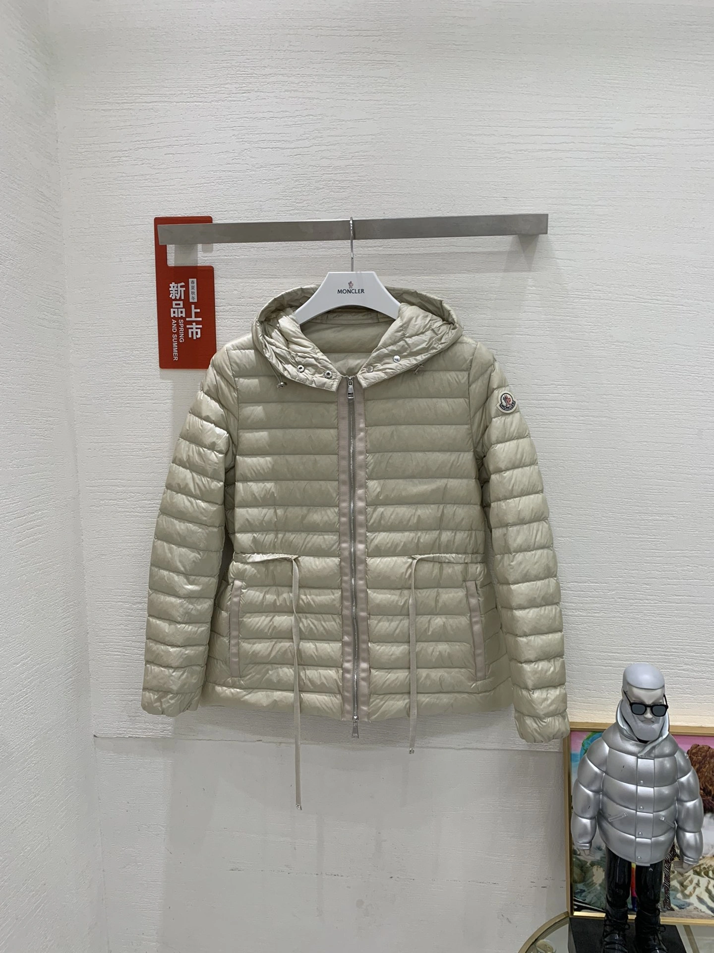 Moncler Down Jackets Unique 146153