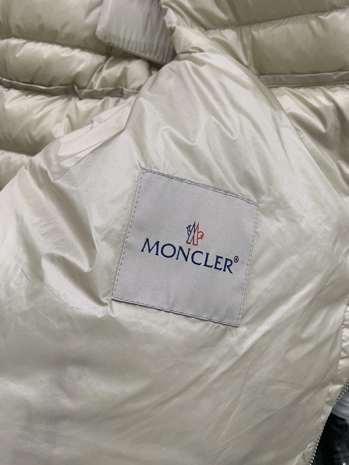 Moncler Down Jackets Unique 146153