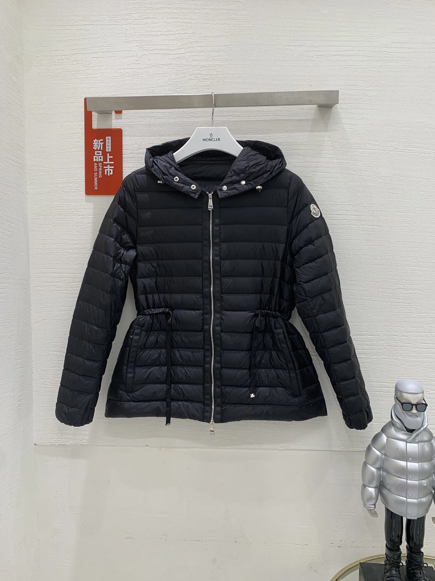 Vibrant Moncler Down Jackets 146151