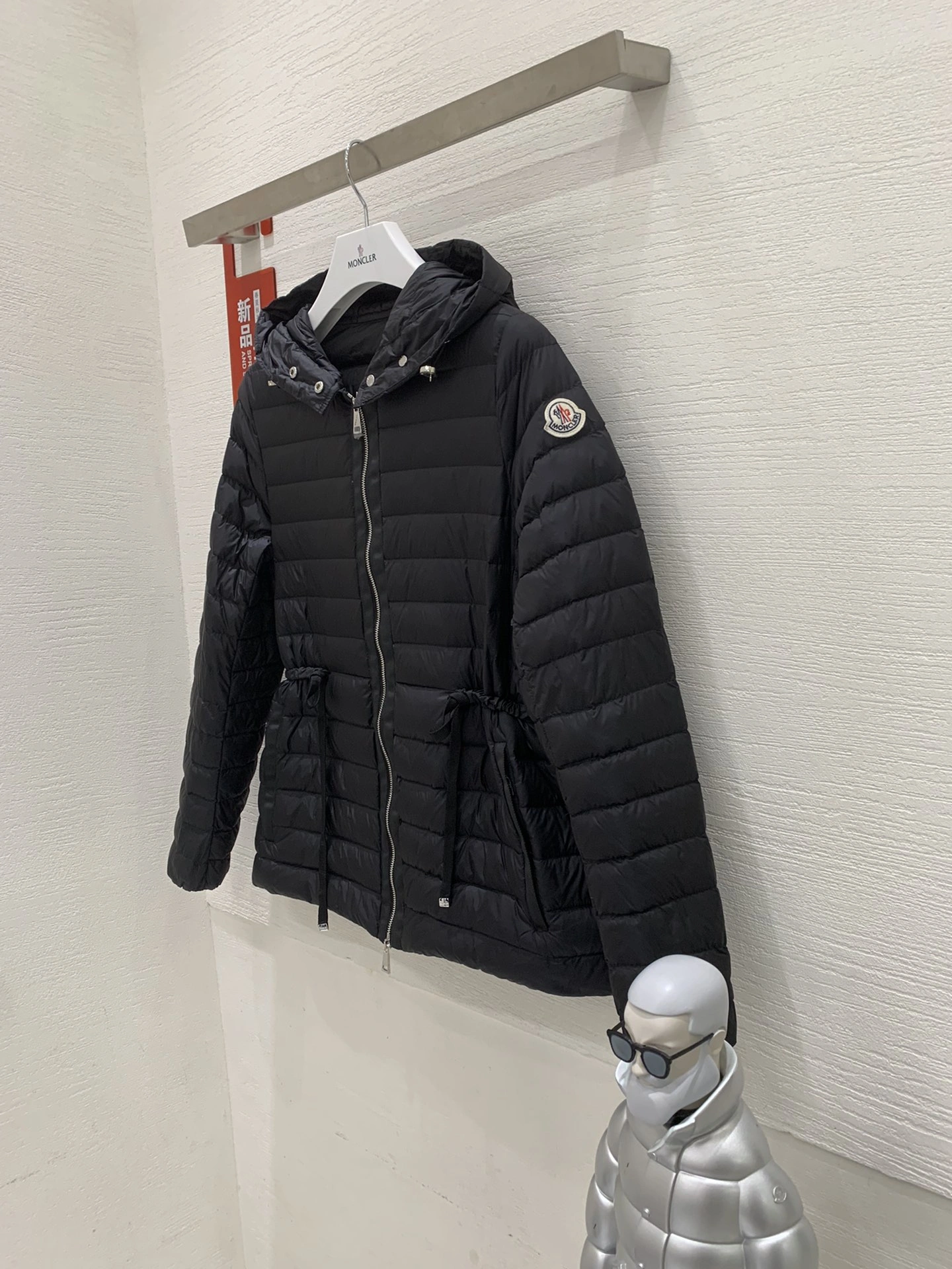 Vibrant Moncler Down Jackets 146151