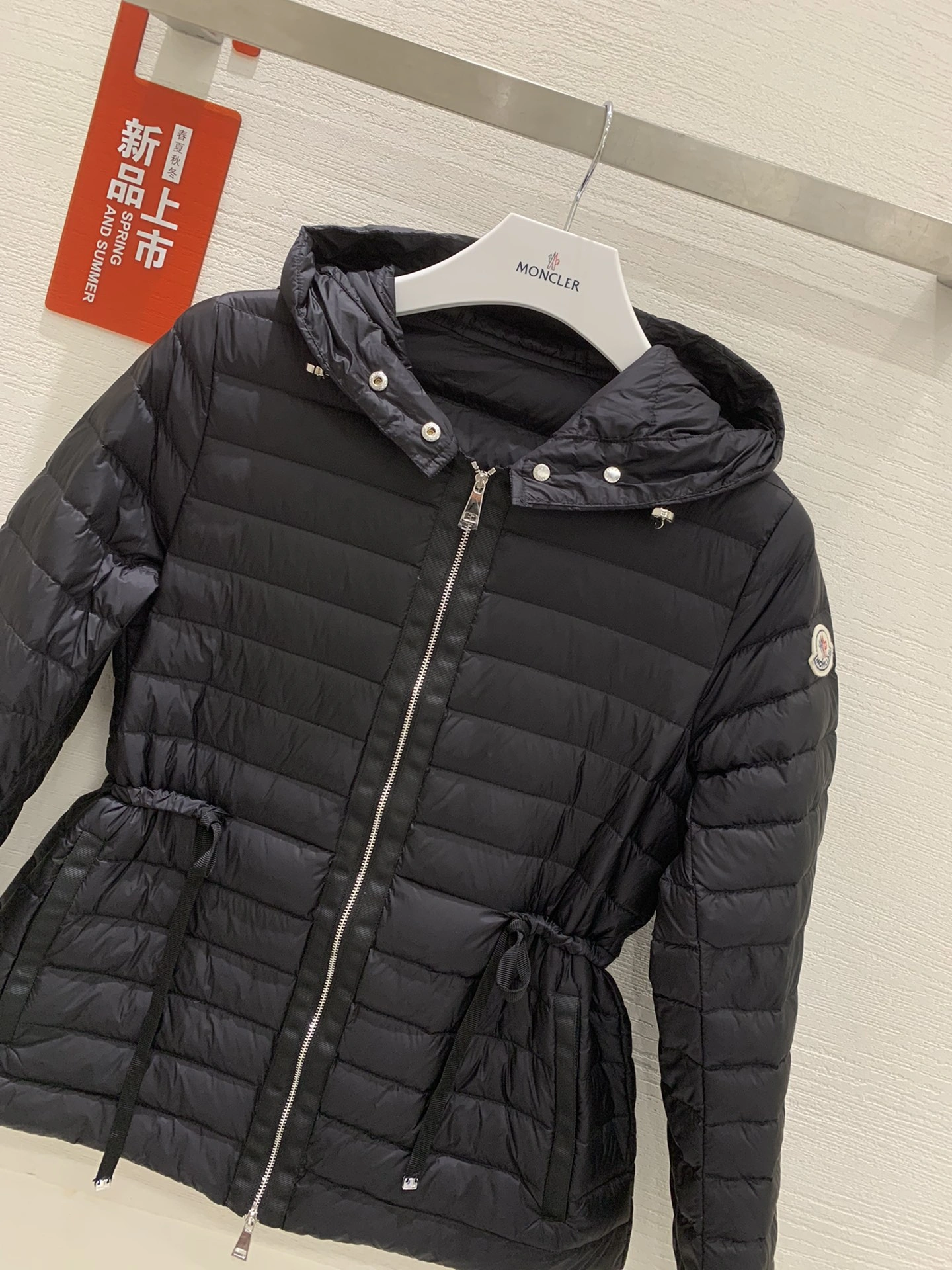 Vibrant Moncler Down Jackets 146151