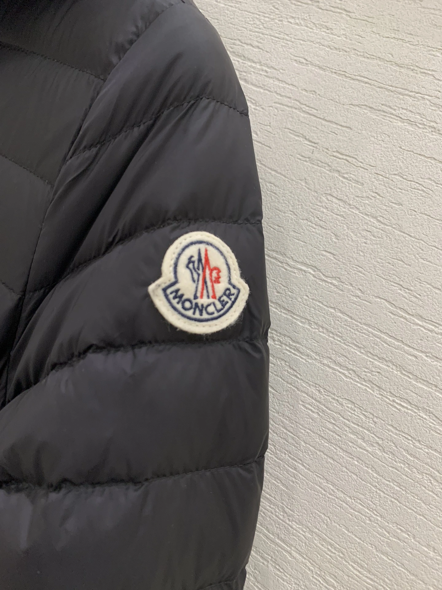 Vibrant Moncler Down Jackets 146151