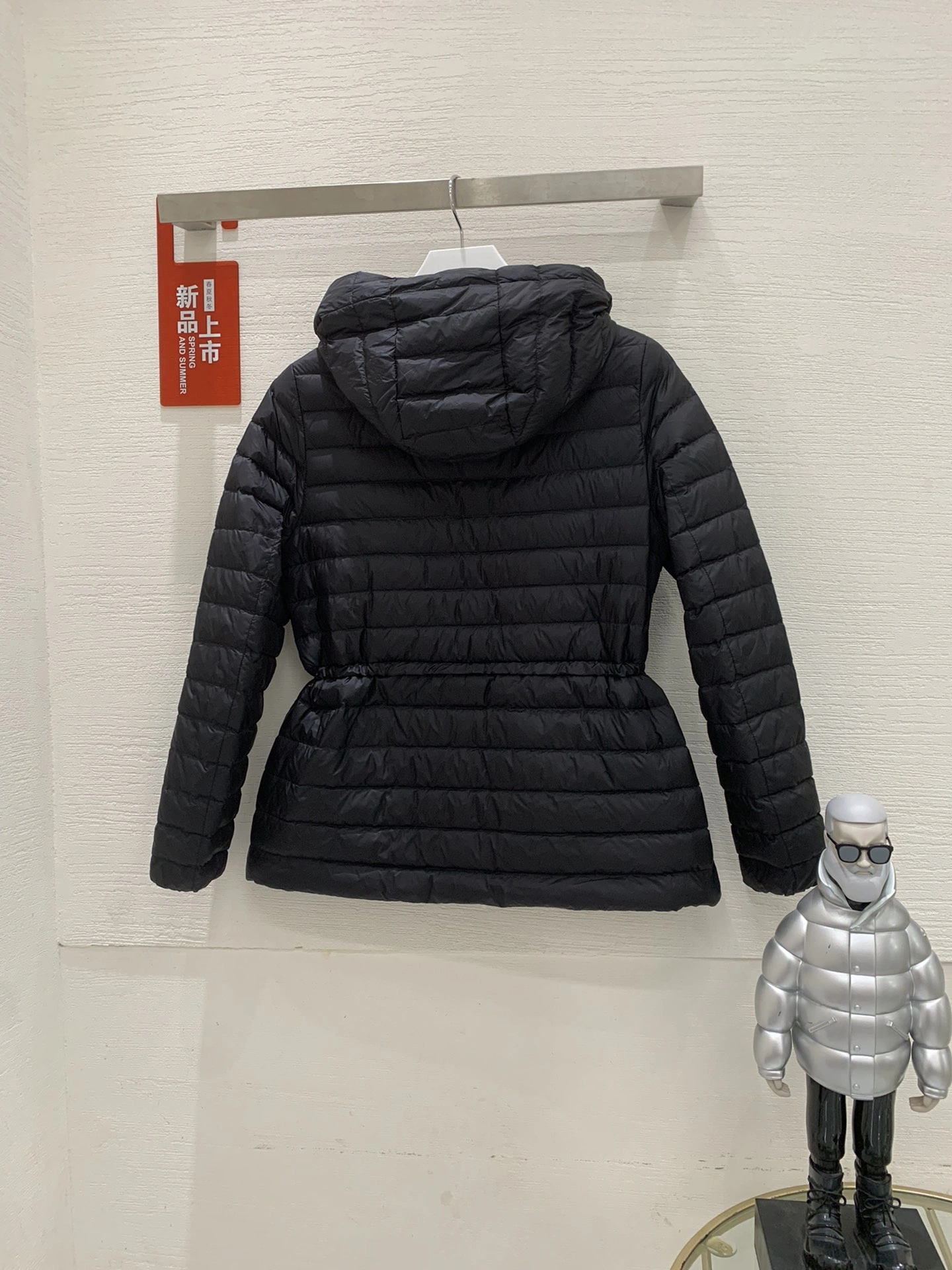 Vibrant Moncler Down Jackets 146151
