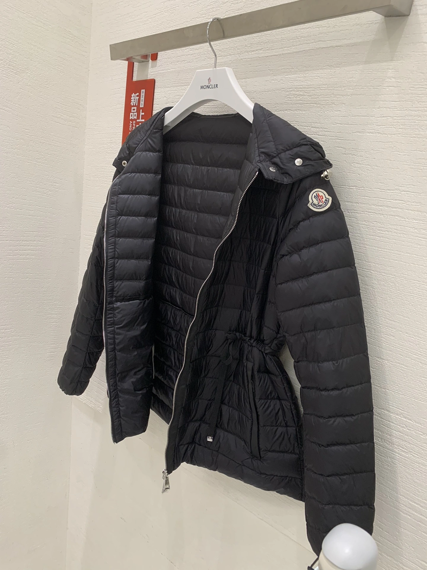 Vibrant Moncler Down Jackets 146151