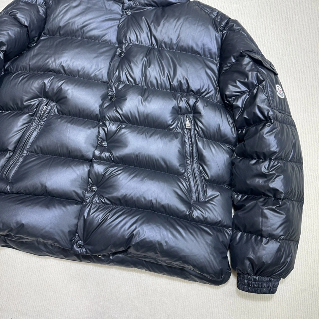 Moncler Down Jackets Popular 146150
