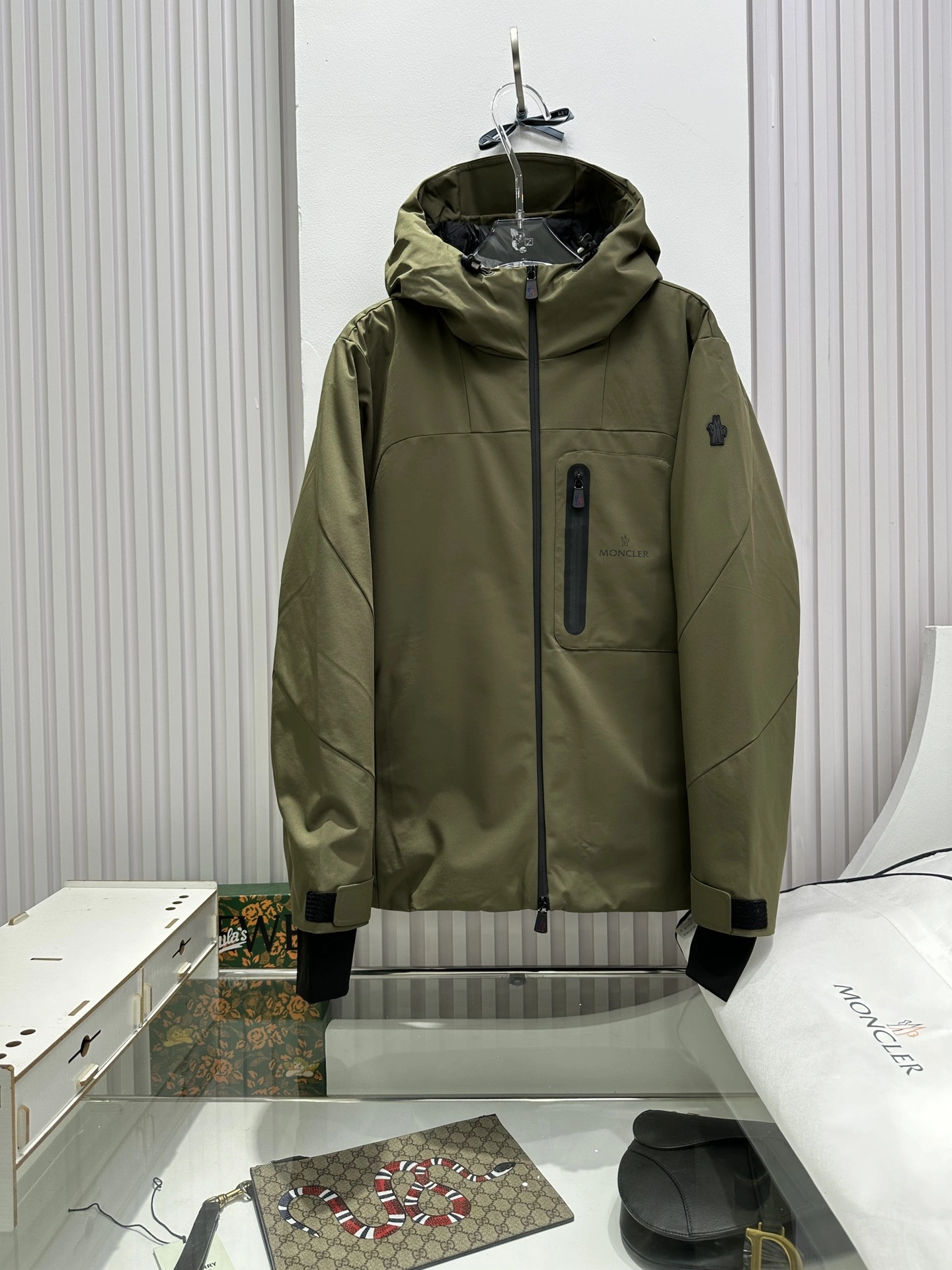 Moncler Down Jackets Modern 146149