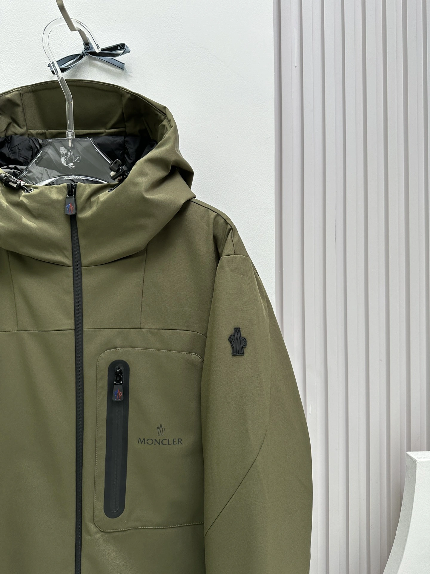 Moncler Down Jackets Modern 146149