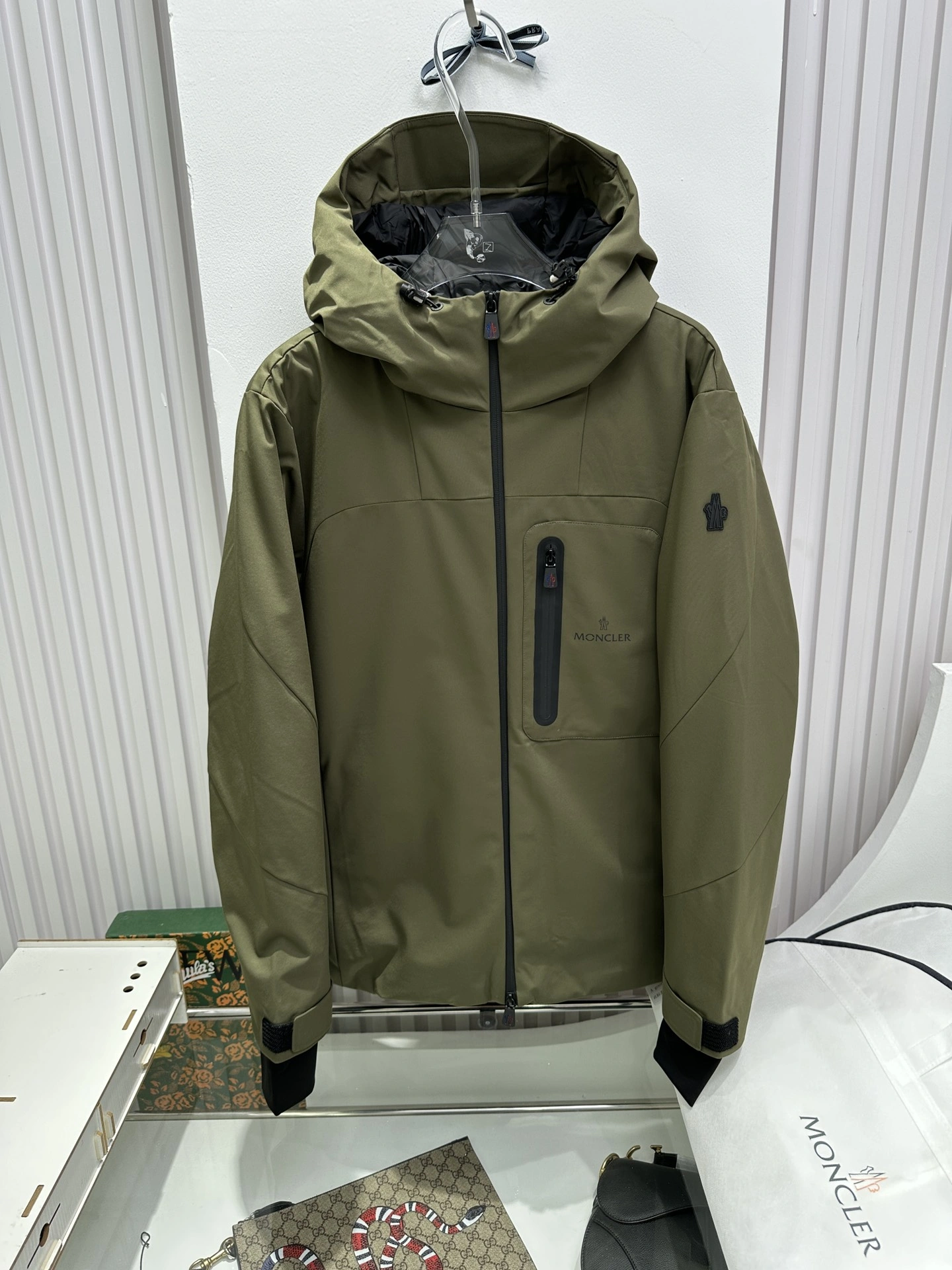 Moncler Down Jackets Modern 146149