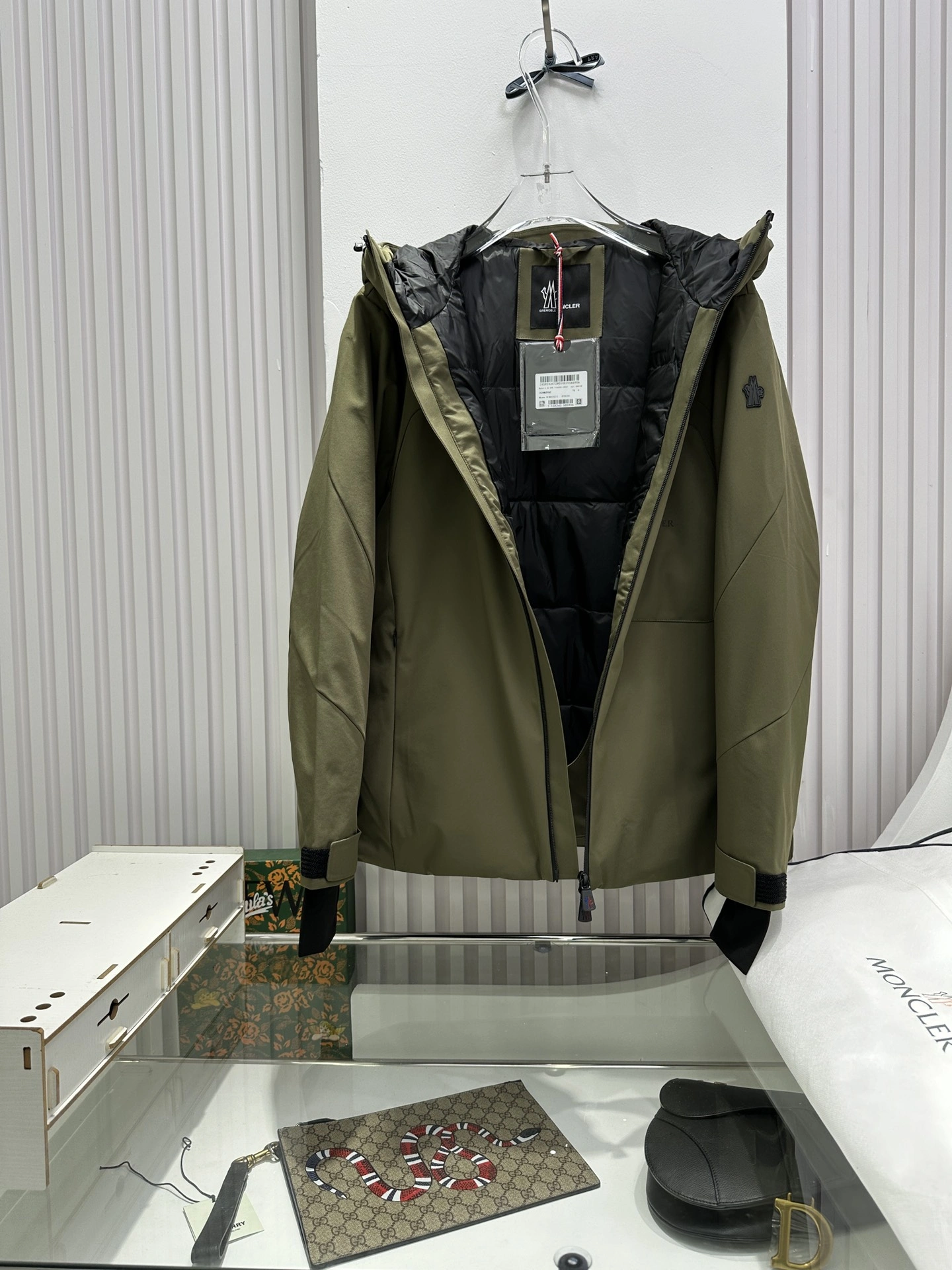 Moncler Down Jackets Modern 146149