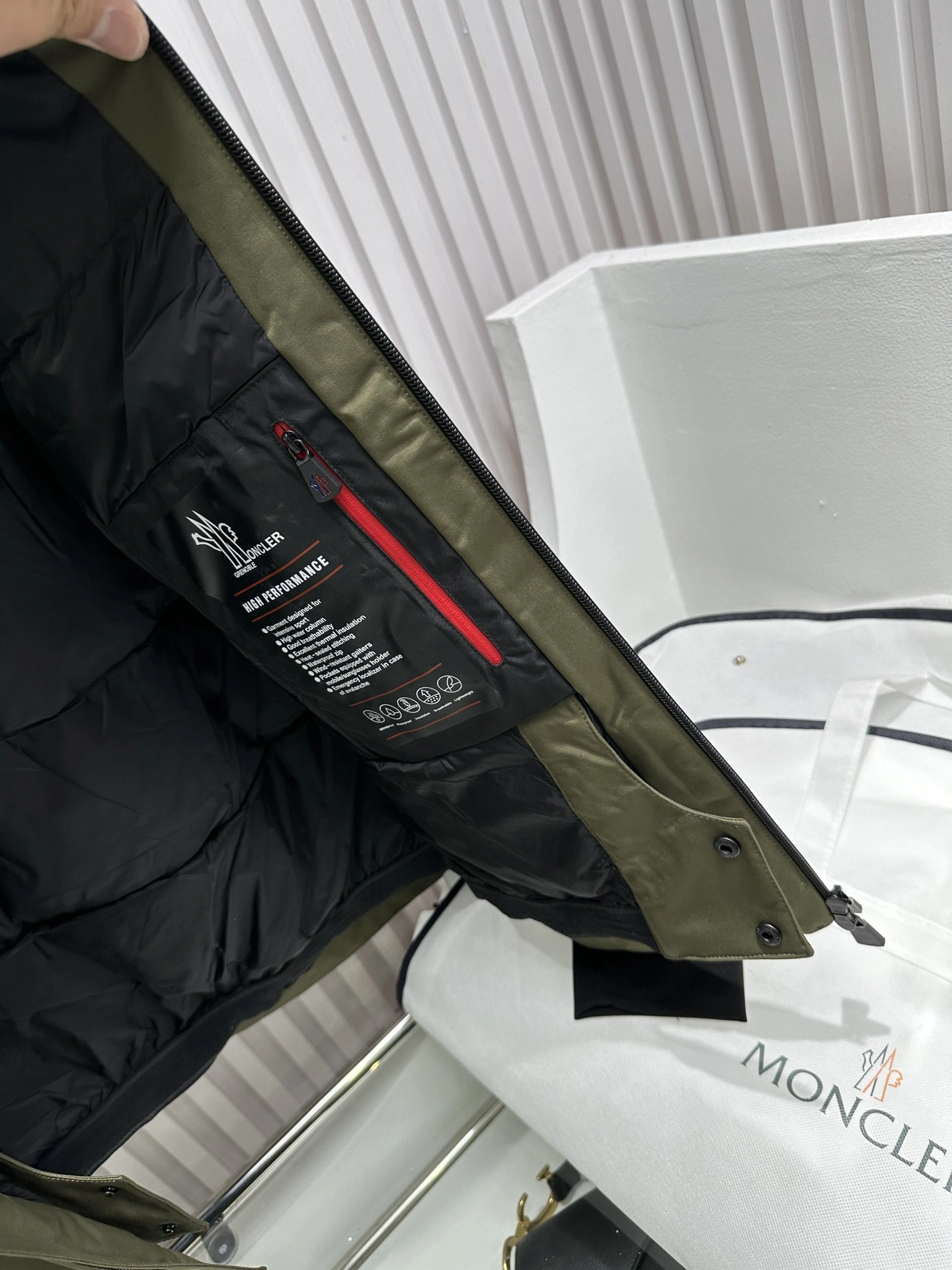 Moncler Down Jackets Modern 146149