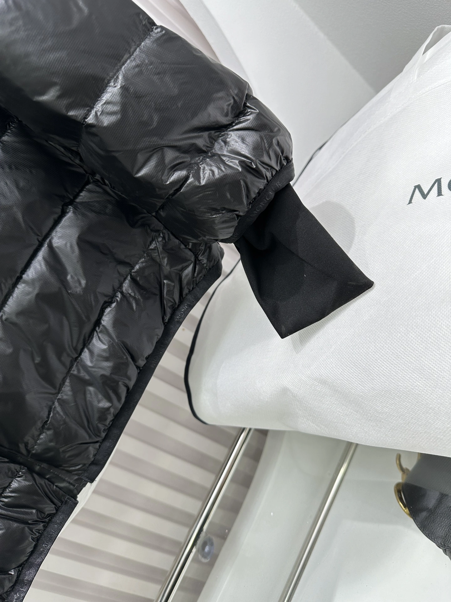 Moncler Down Jackets WaterResistant 146143