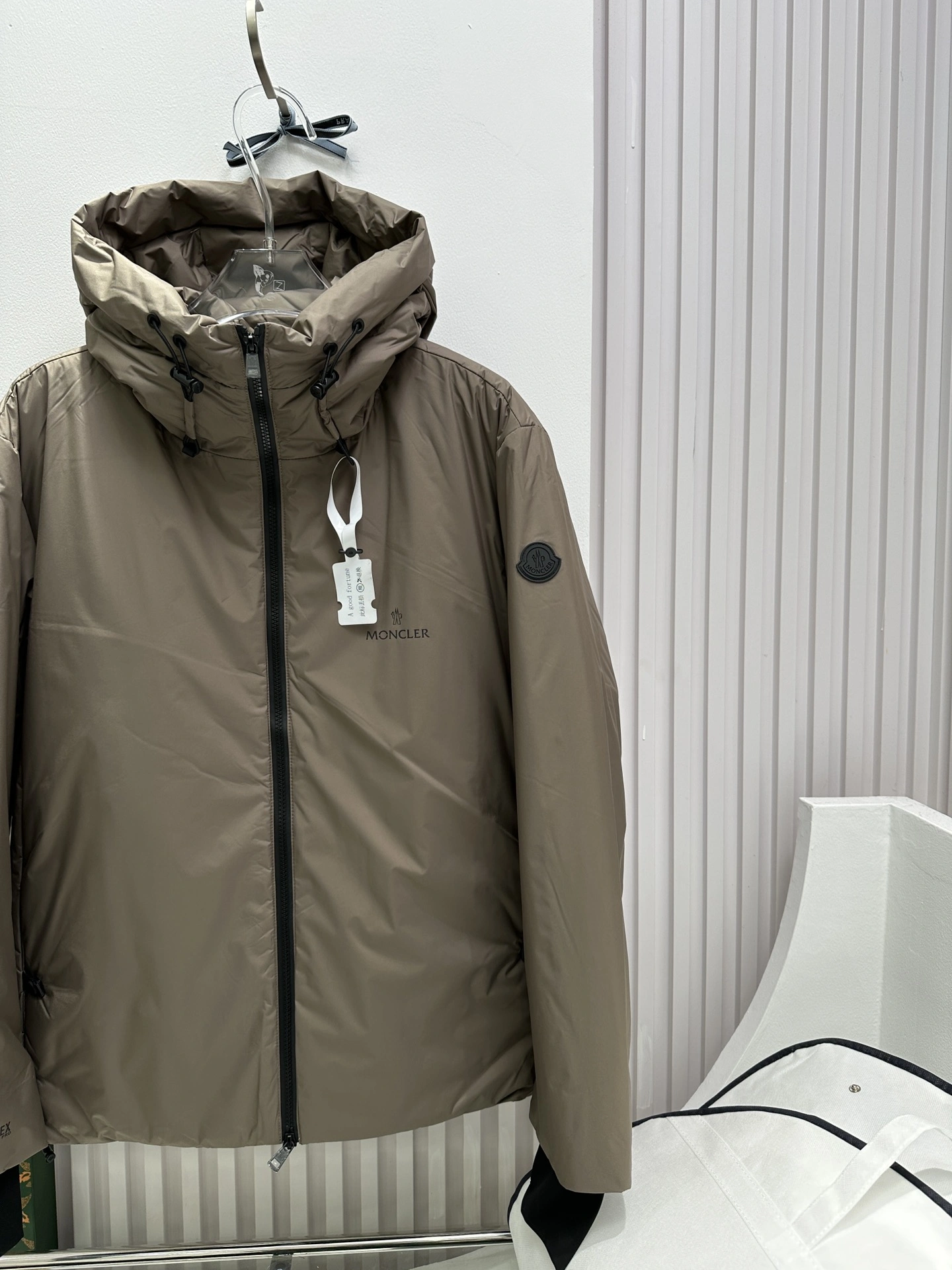 EyeCatching Moncler Down Jackets 146139