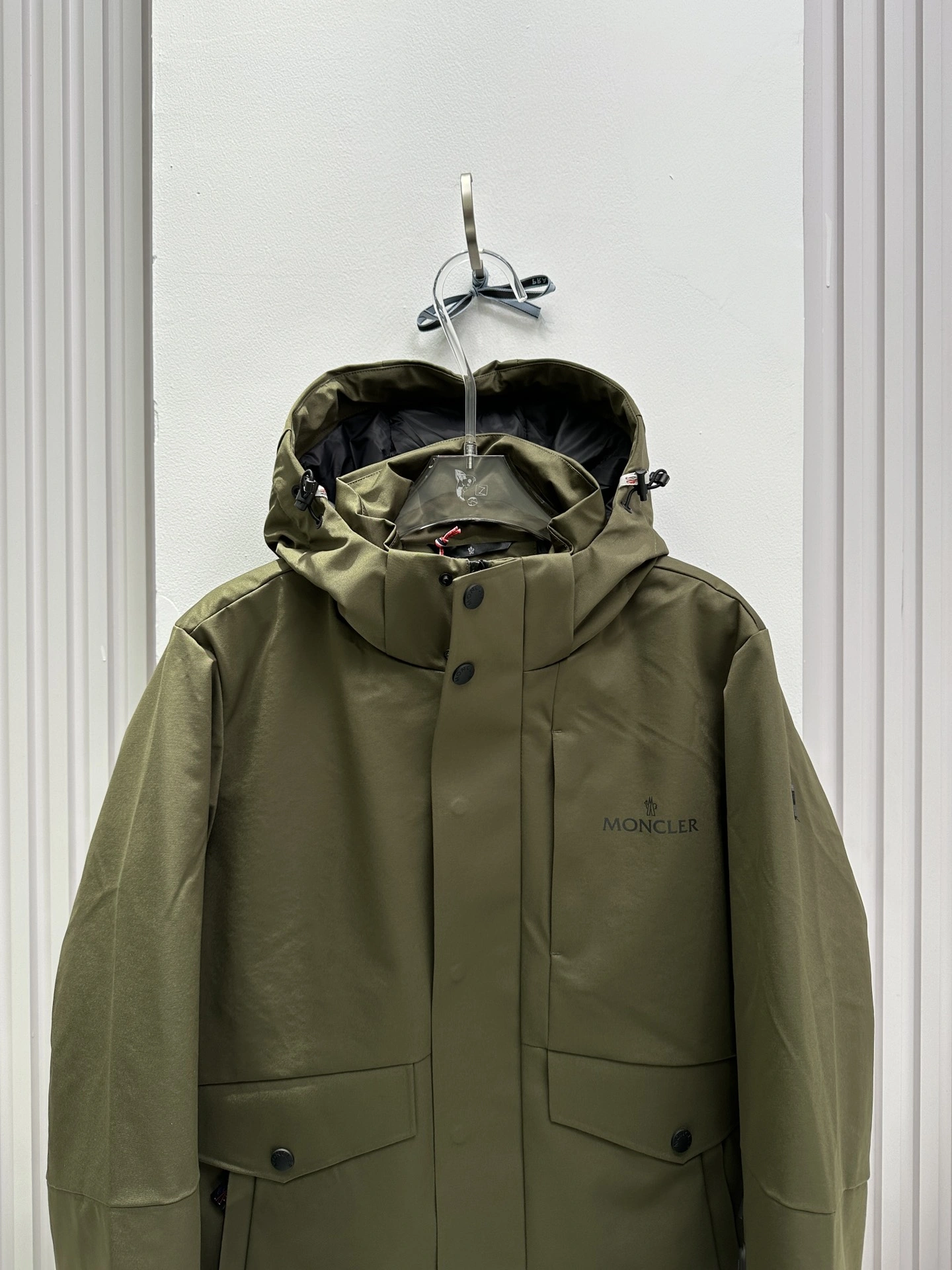 Moncler Down Jackets Sporty 146127